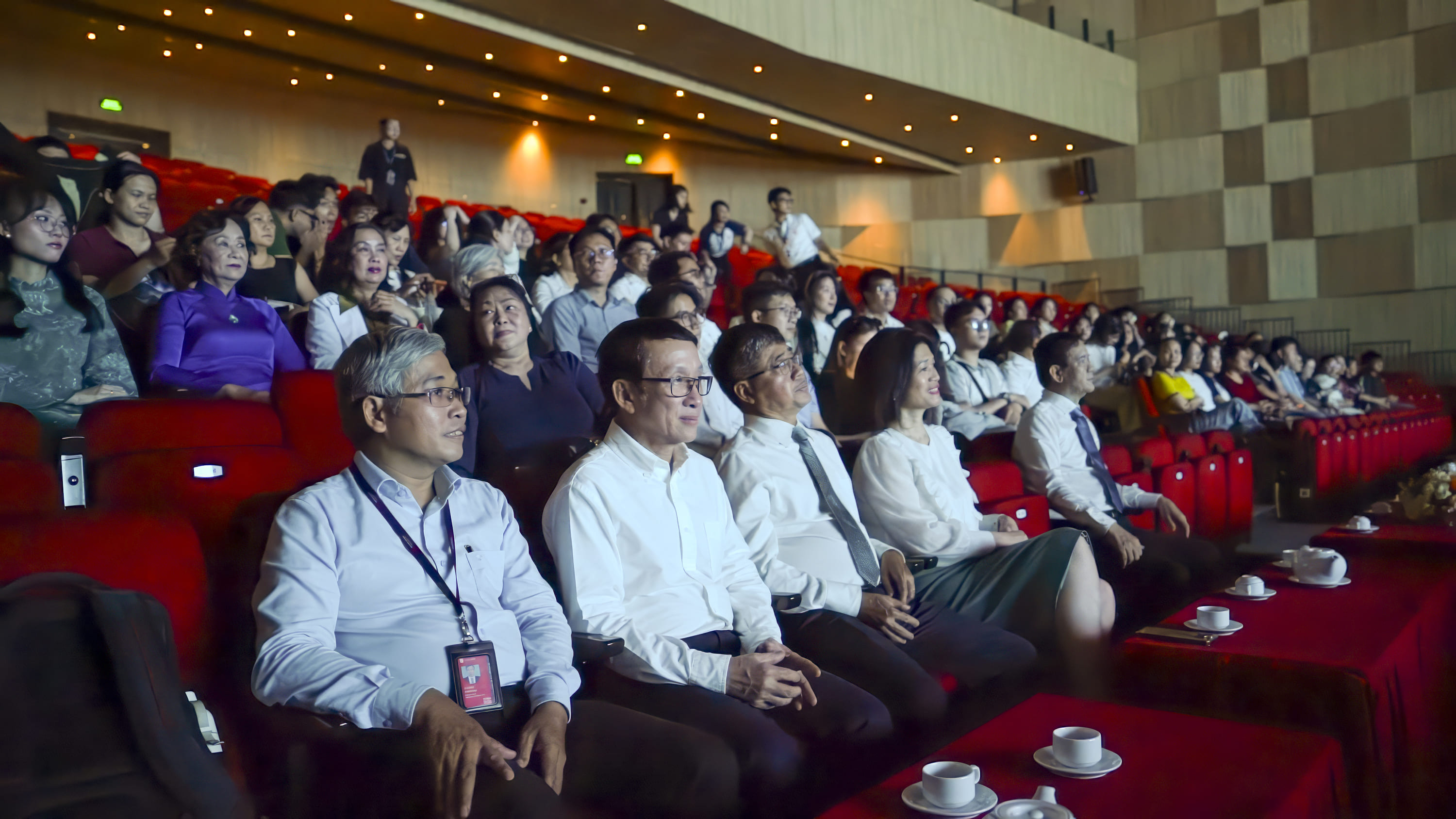 C0105-chuong-trinh-van-nghe-chung-mau-ao-trang-ban-hoa-ca-tu-hao-cua-khoi-nganh-khoa-hoc-suc-khoe.jpg