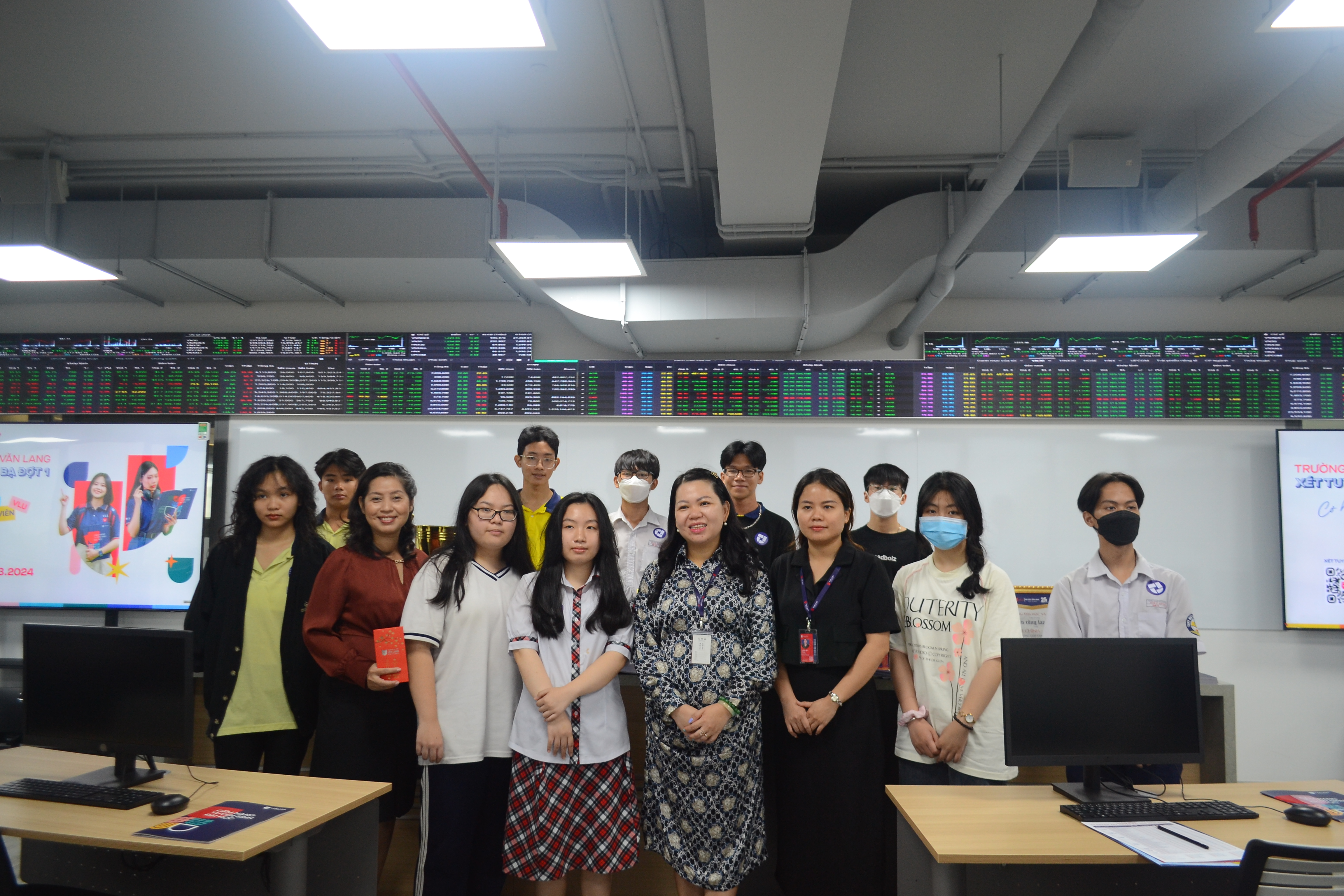 Hub thực hành Ngân hàng - Chứng khoán: Bước tiến mới trong đào tạo gắn với  thực tiễn của Khoa Tài chính - Ngân hàng