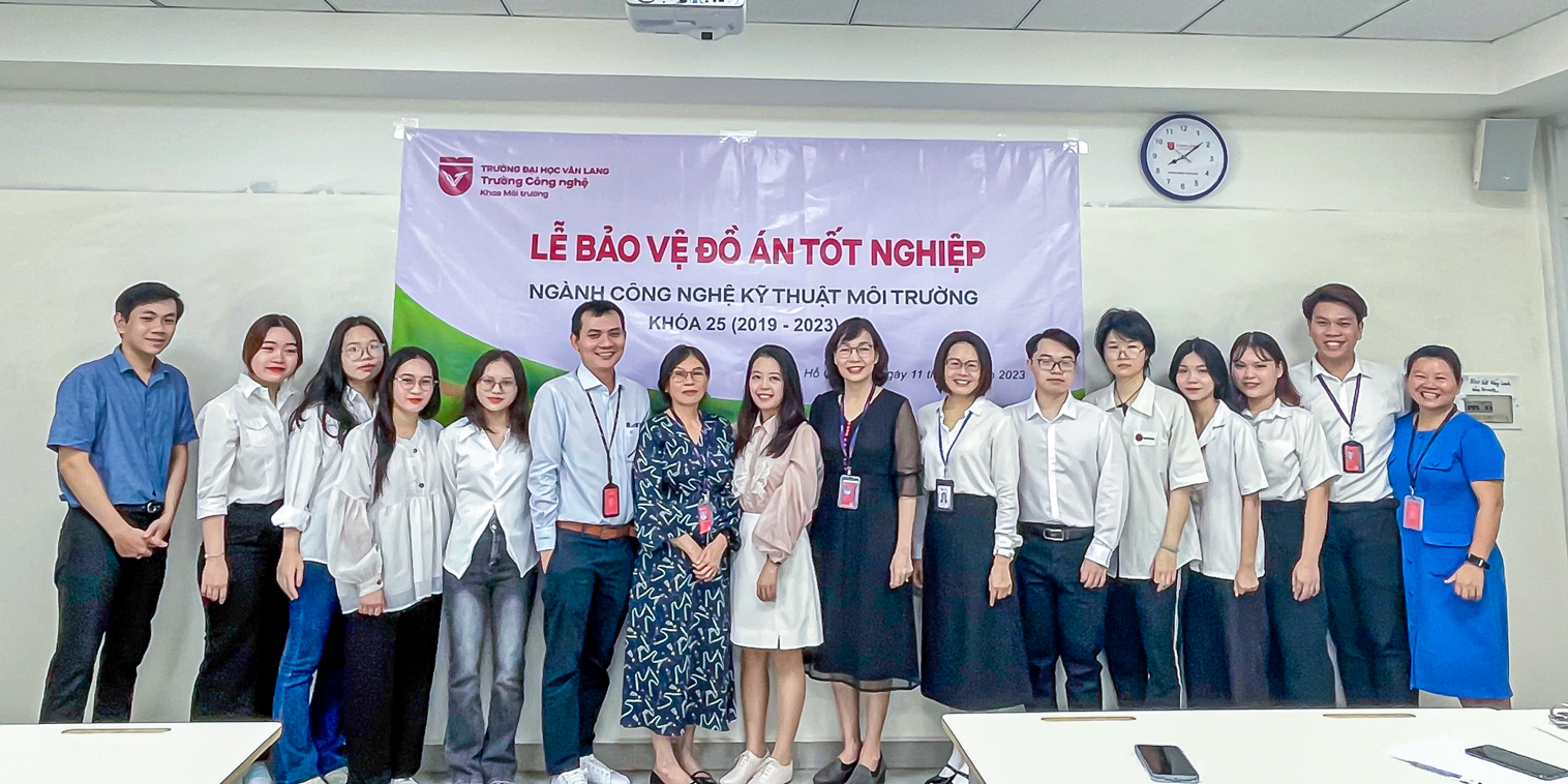 Sinh-vien-Khoa-25-nganh-Cong-nghe-Ky-thuat-Moi-truong-bao-ve-thanh-cong-do-an-tot-nghiep-a.jpg