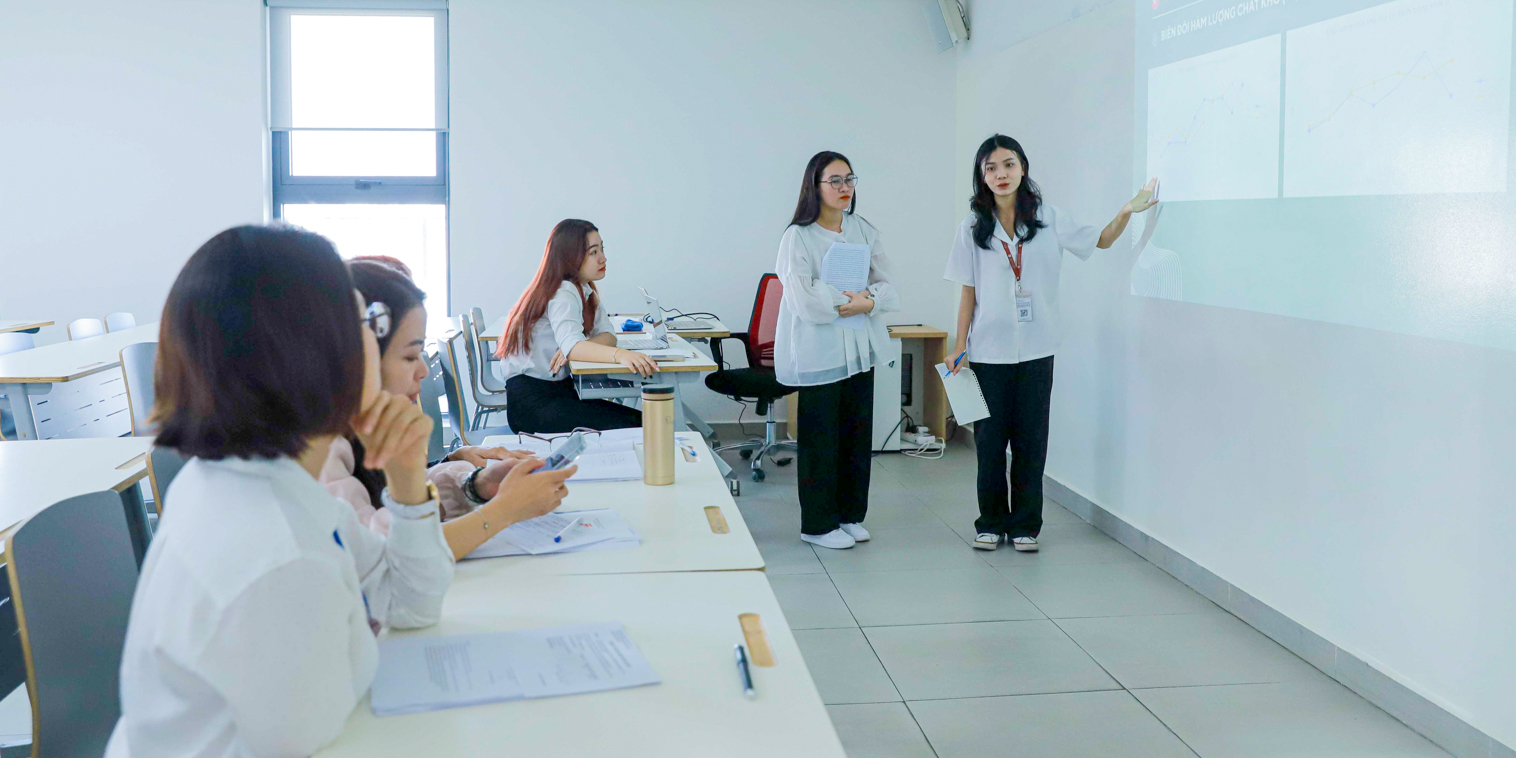 Sinh-vien-Khoa-25-nganh-Cong-nghe-Ky-thuat-Moi-truong-bao-ve-thanh-cong-do-an-tot-nghiep-g.jpg