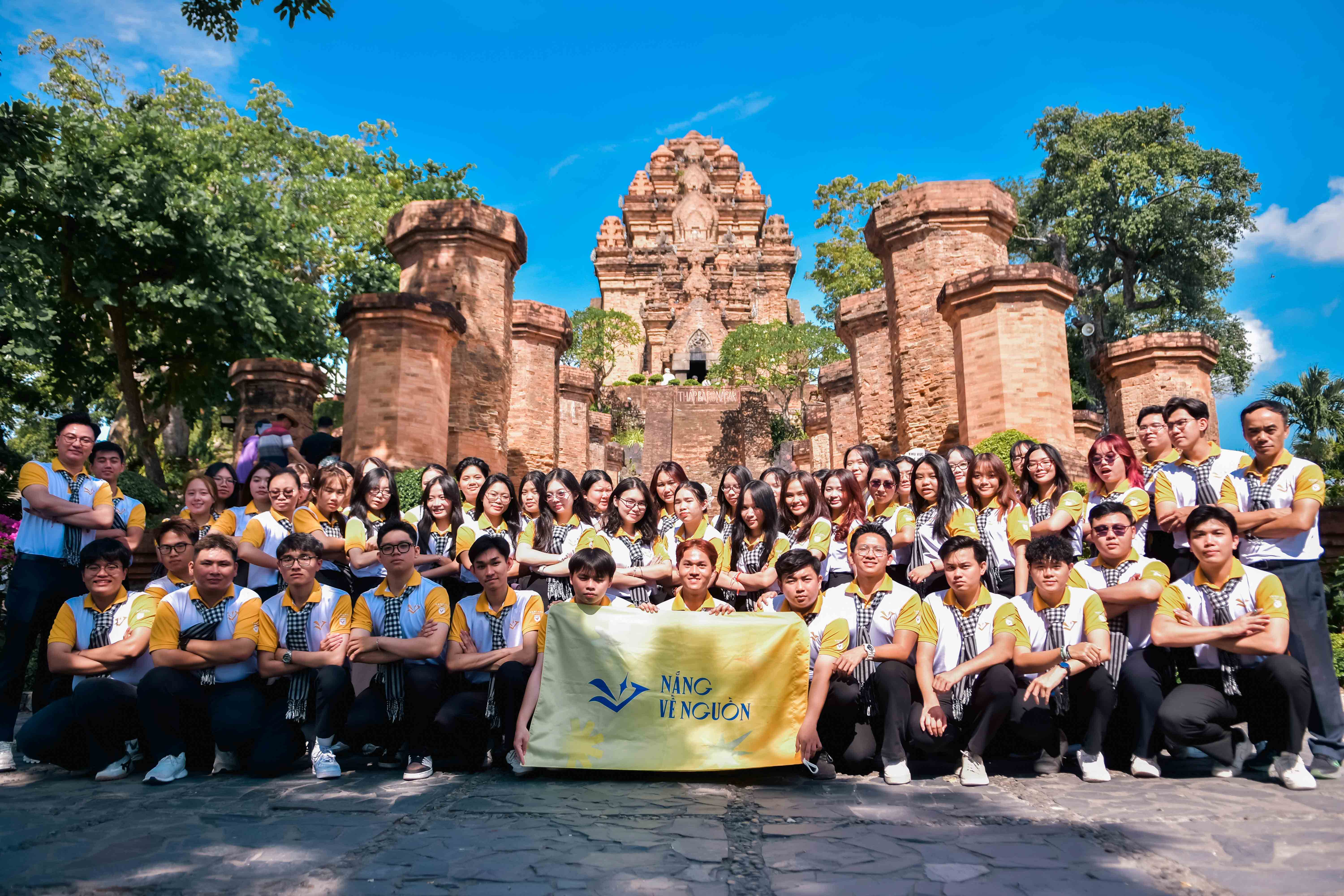 Tháp Bà Ponagar.jpg