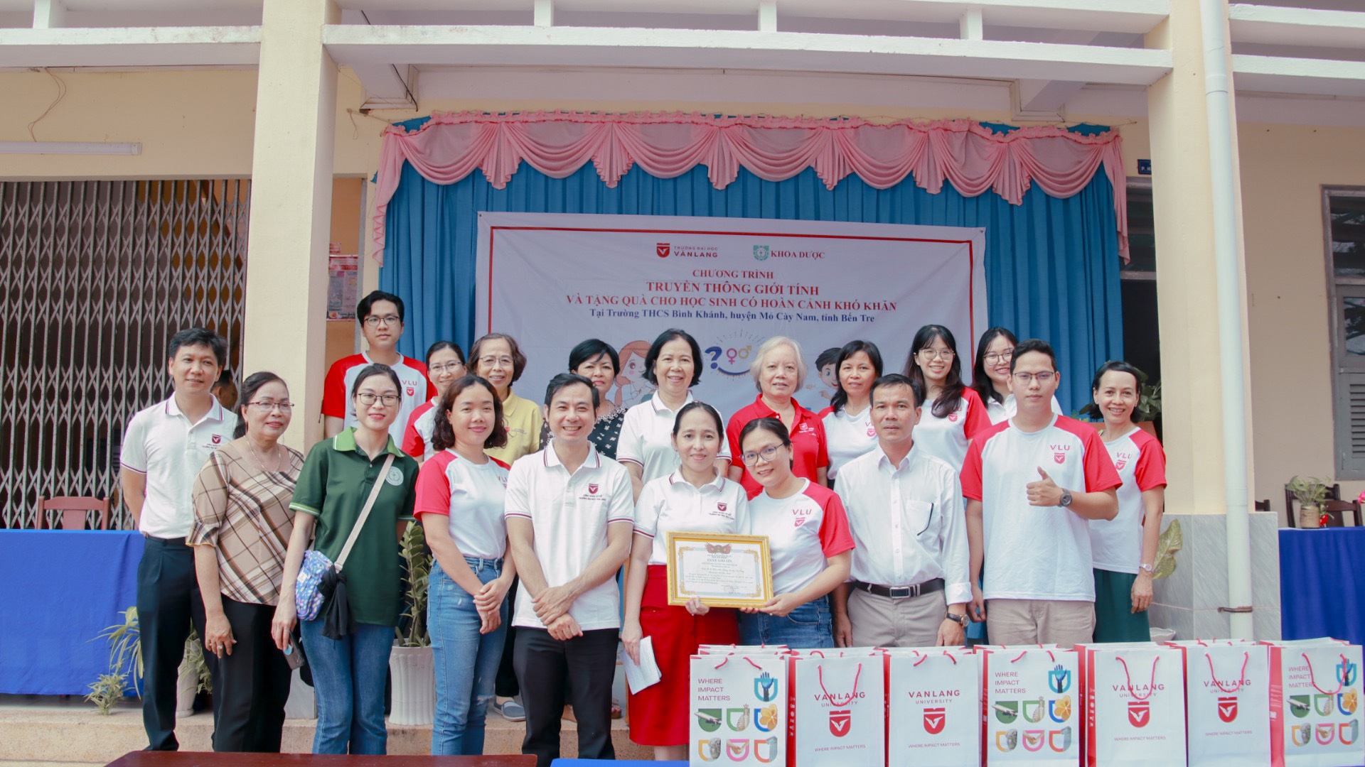 Thầy cô khoa Dược (1).jpg