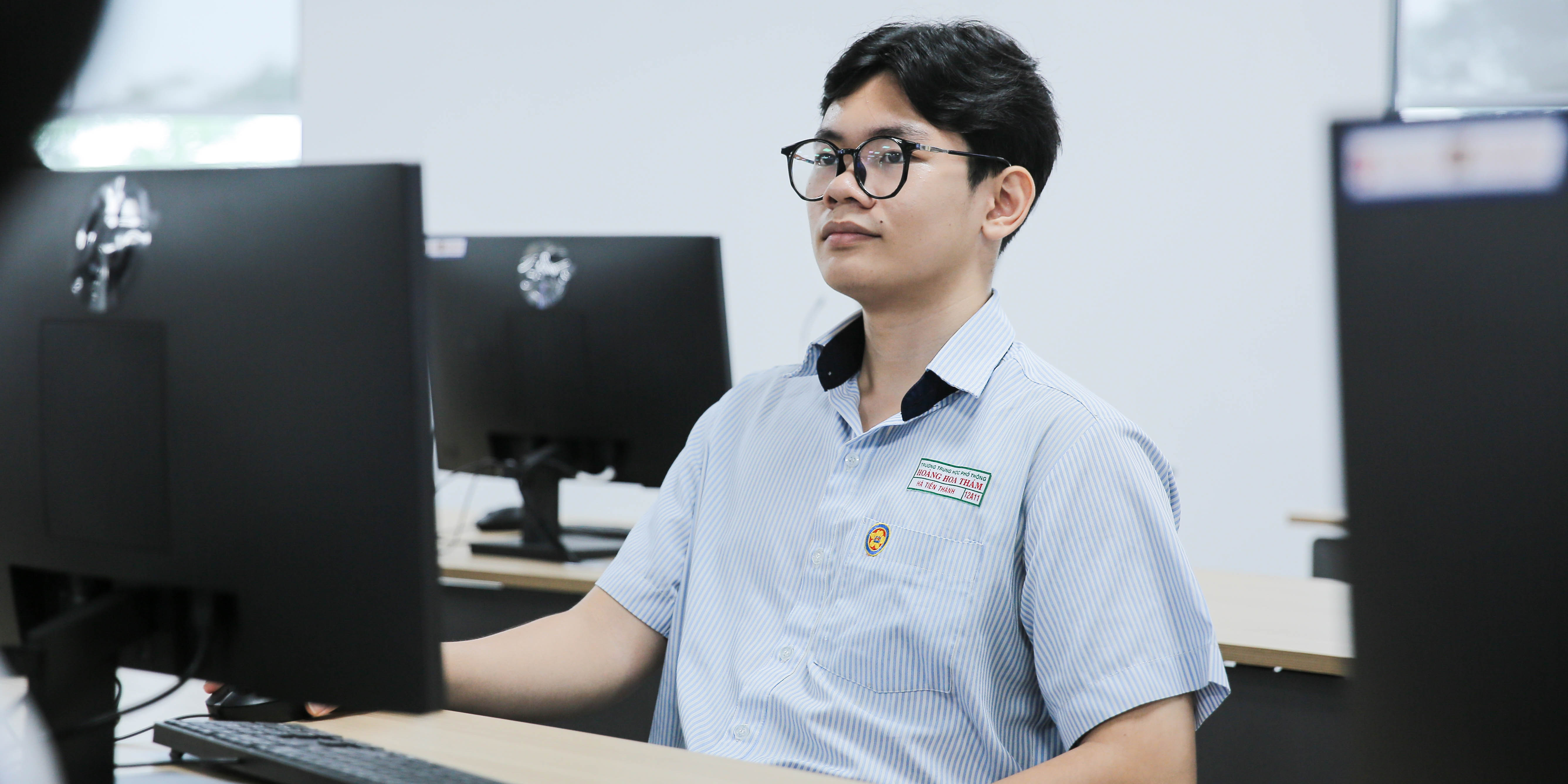vlu-khoi-dong-chuoi-campus-tour-2024-2025-van-lang-don-chao-hoc-sinh-thpt-hoang-hoa-tham-va-thpt-tran-hung-dao-tp.hcm-den-tham-quan-e