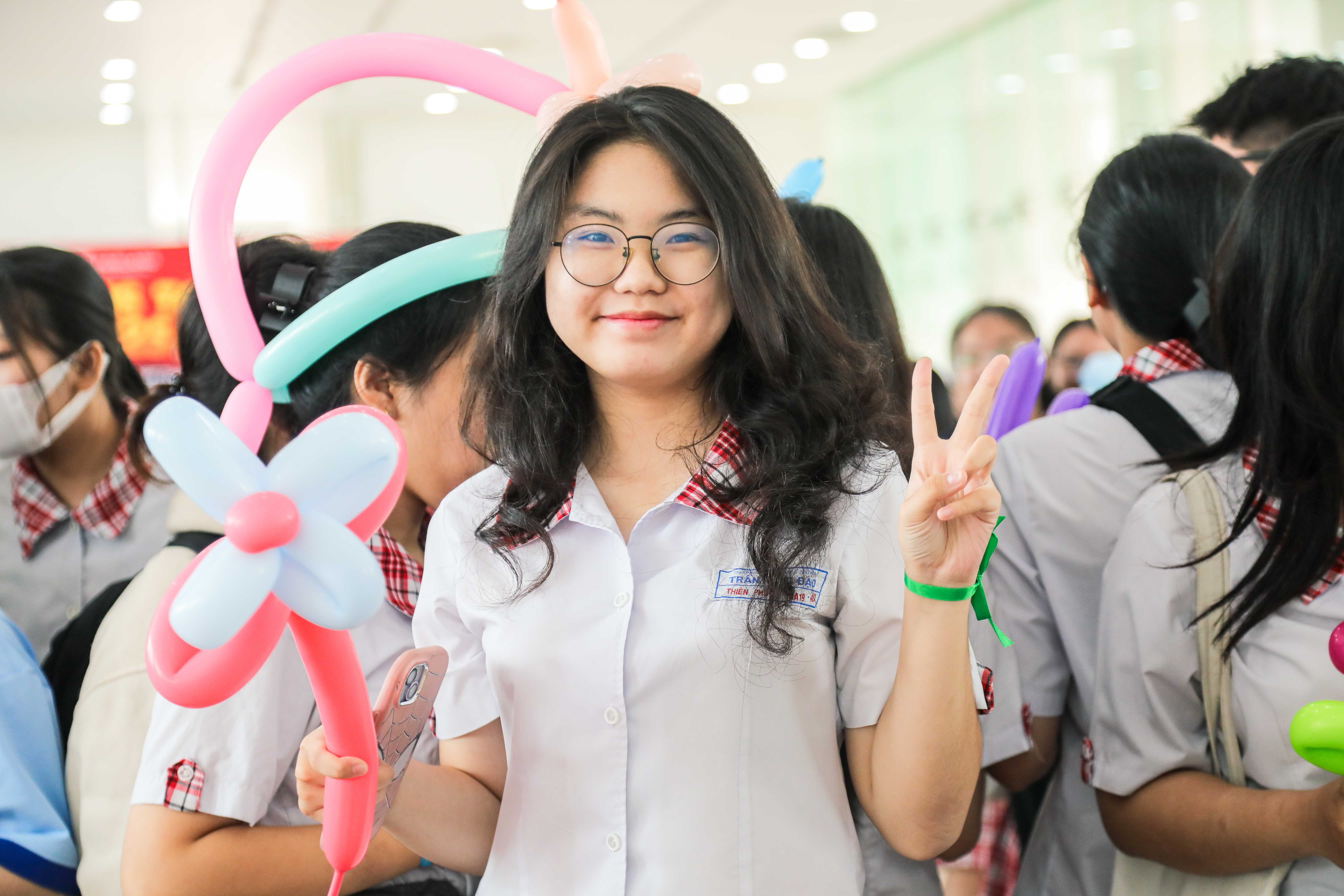 vlu-khoi-dong-chuoi-campus-tour-2024-2025-van-lang-don-chao-hoc-sinh-thpt-hoang-hoa-tham-va-thpt-tran-hung-dao-tp.hcm-den-tham-quan-f