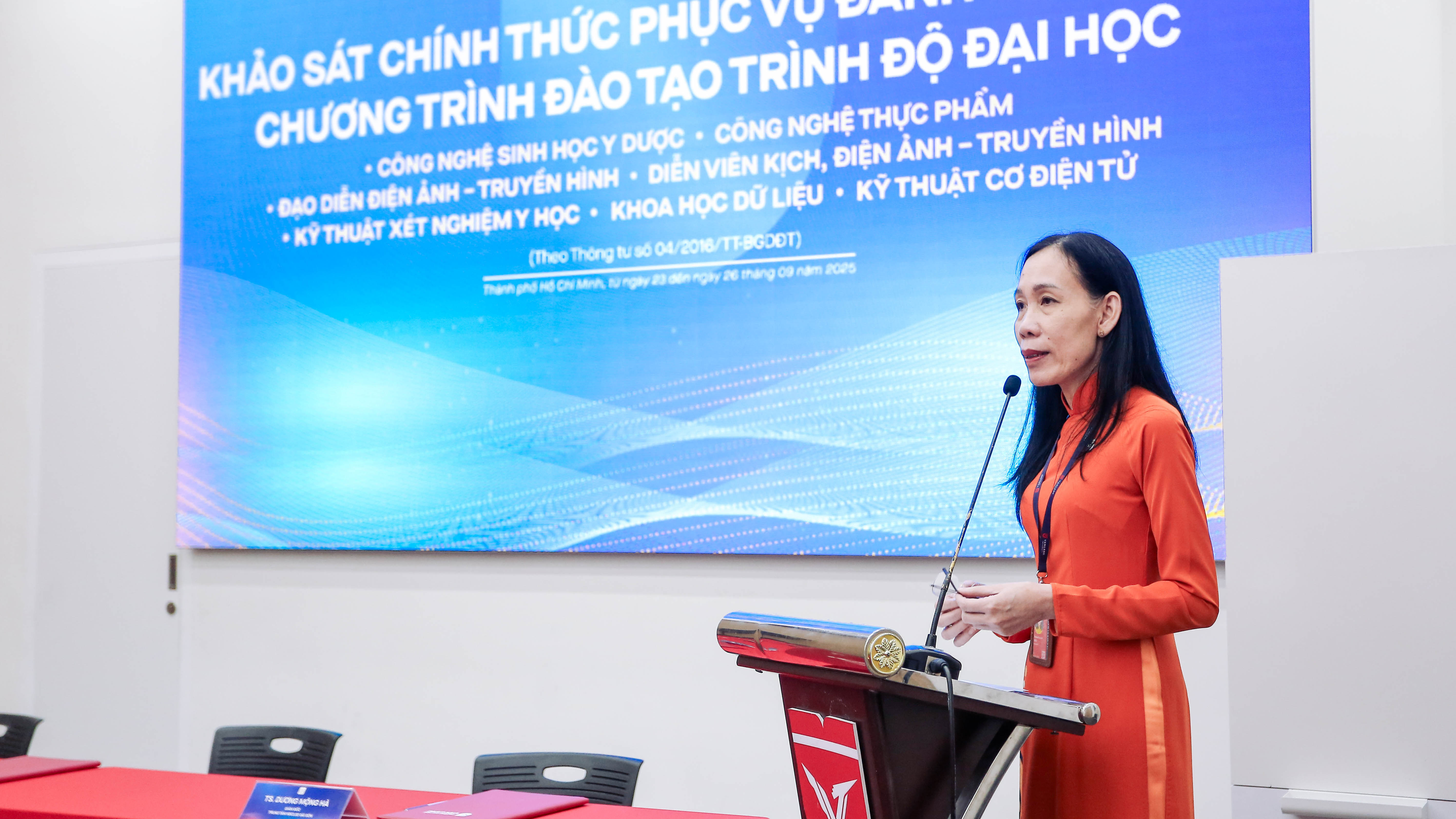 be-mac-dot-khao-sat-chinh-thuc-phuc-vu-danh-gia-ngoai-07-chuong-trinh-dao-tao-dai-hoc-cua-truong-dai-hoc-van-lang-c.jpg
