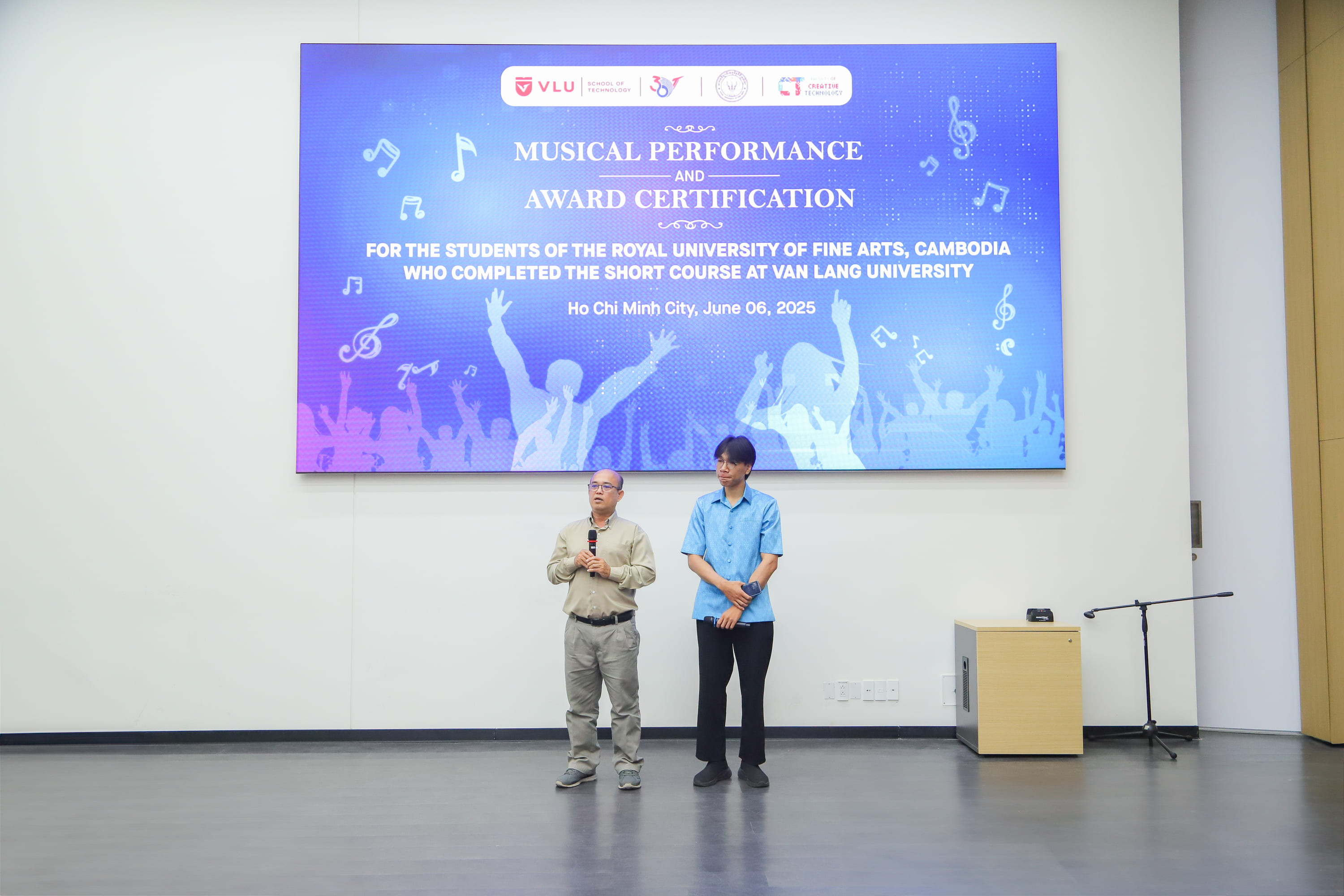 chao-don-doan-sinh-vien-truong-dai-hoc-nghe-thuat-hoang-gia-campuchia-rufa-den-hoc-tap-va-trai-nghiem-a.jpg