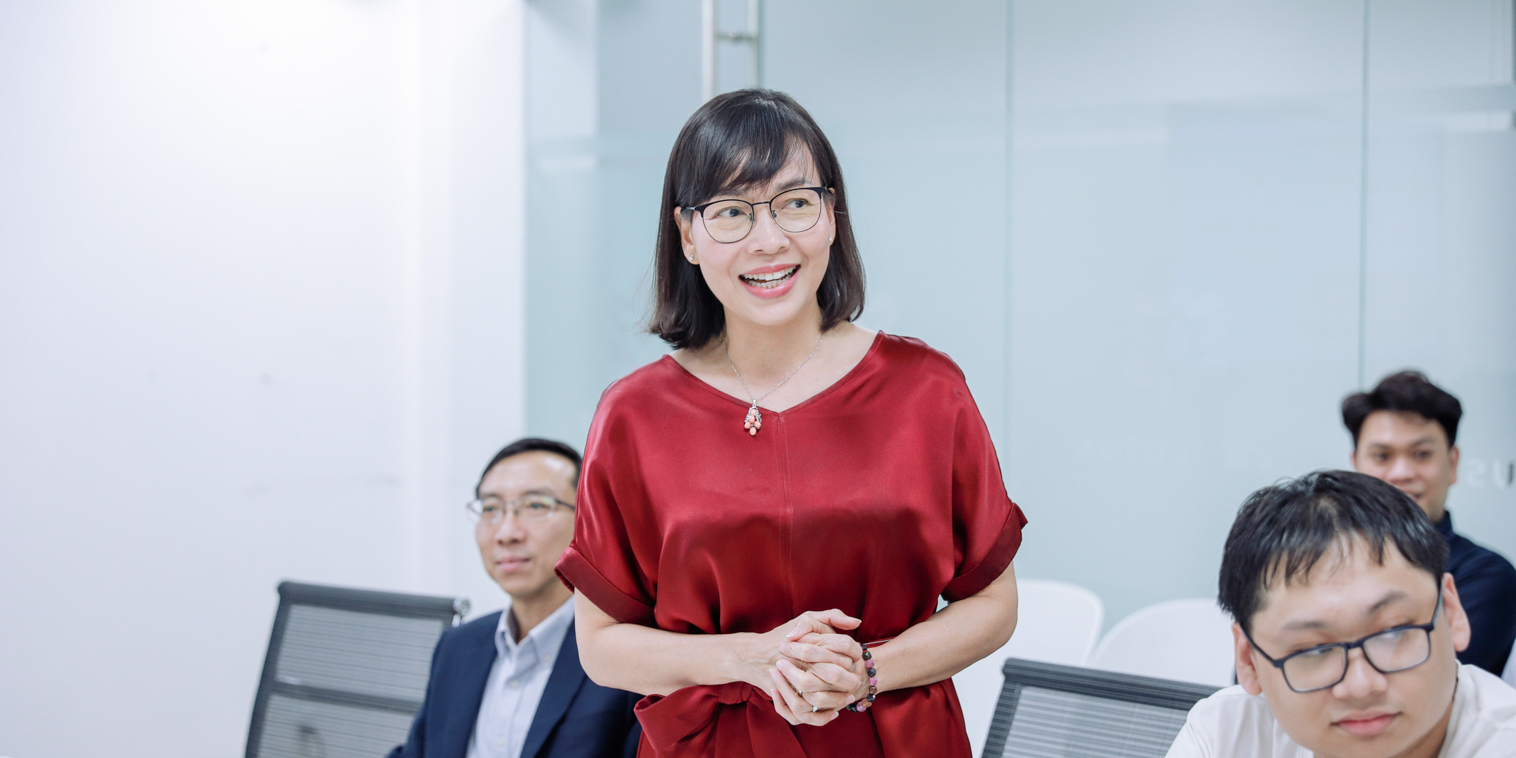 chao-don-nam-hoc-moi-cung-sinh-vien-giang-vien-khoa-moi-truong-b.jpg