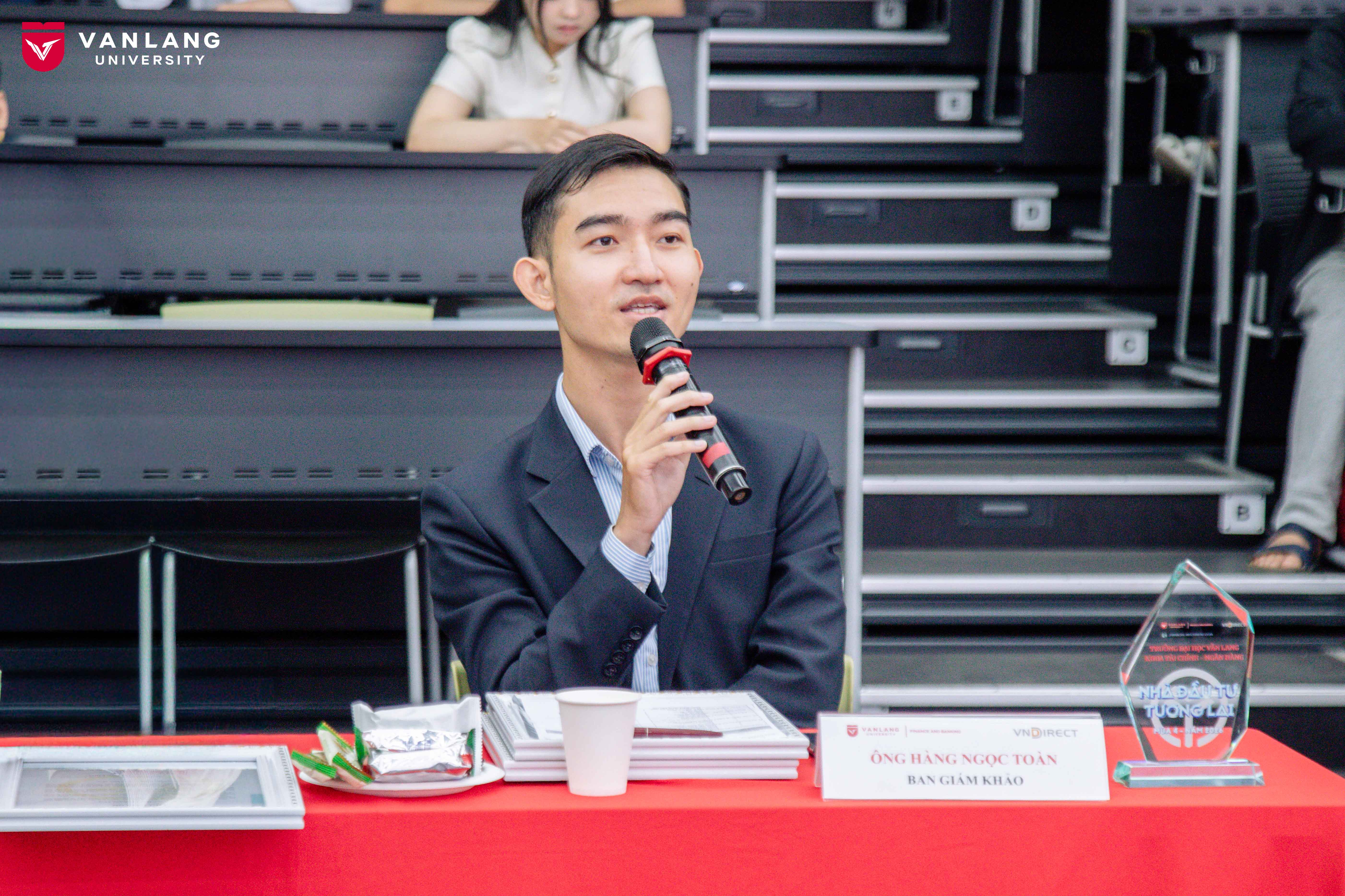 chung-ket-cuoc-thi-nha-dau-tu-tuong-lai-2026-noi-bat-tu-duy-chien-luoc-va-kha-nang-phan-bien-cua-sinh-vien-e.jpg