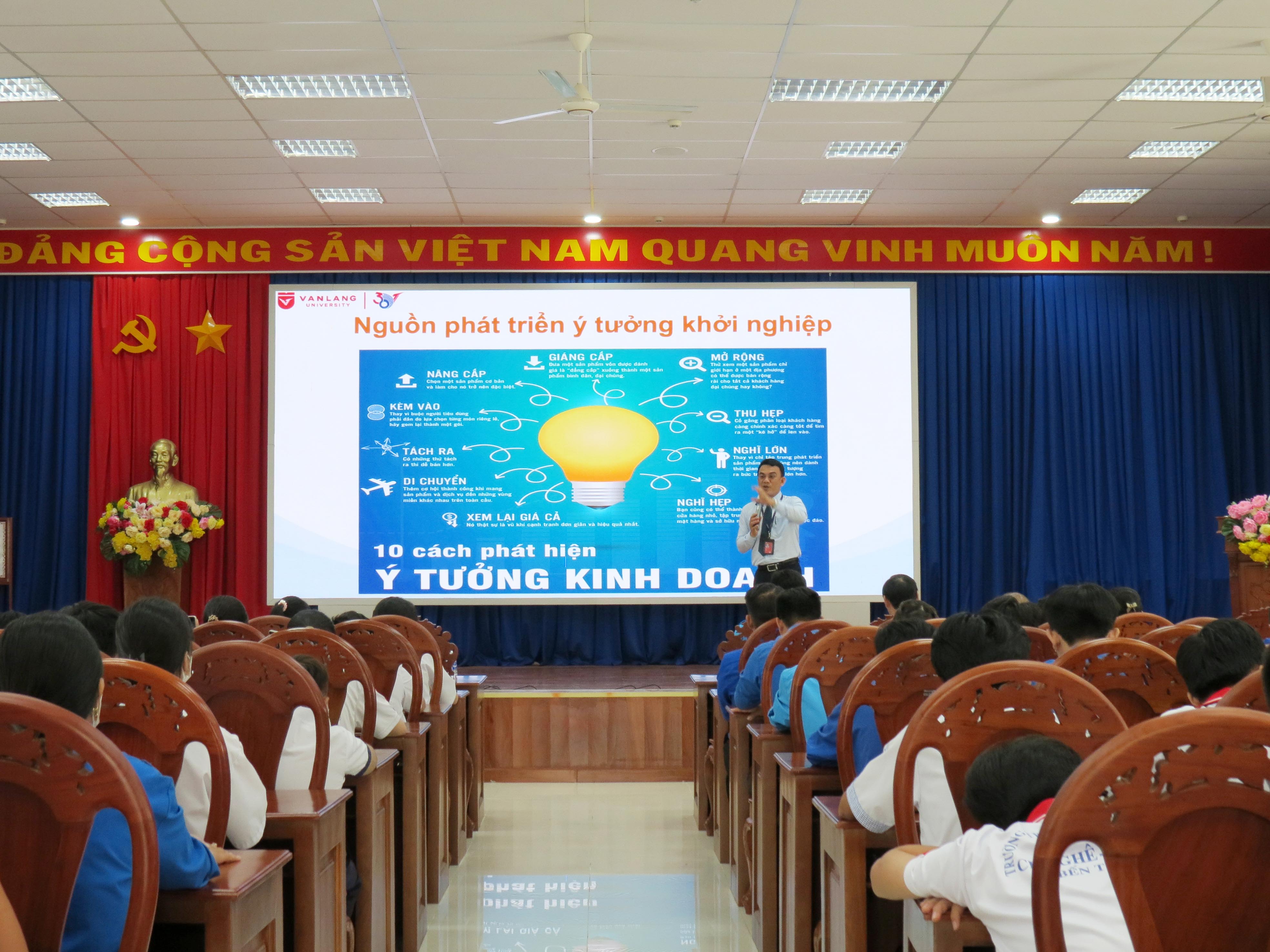 chuong-trinh-tap-huan-ve-kien-thuc-khoi-nghiep-cho-thanh-nien-lam-kinh-te-va-tu-van-huong-nghiep-cho-hoc-sinh-khoi-thcs-thpt-nam-2025-tai-huyen-mo-cay-nam-tinh-ben-tre_g.JPG