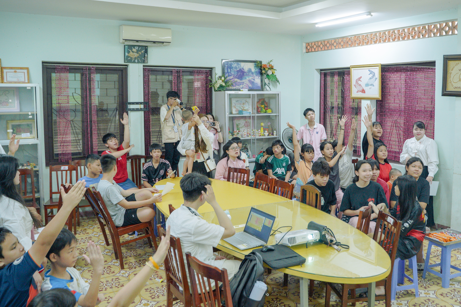 chuong-trinh-trang-sach-nho-the-gioi-lon-tai-lang-tre-em-sos-go-vap-c.jpg