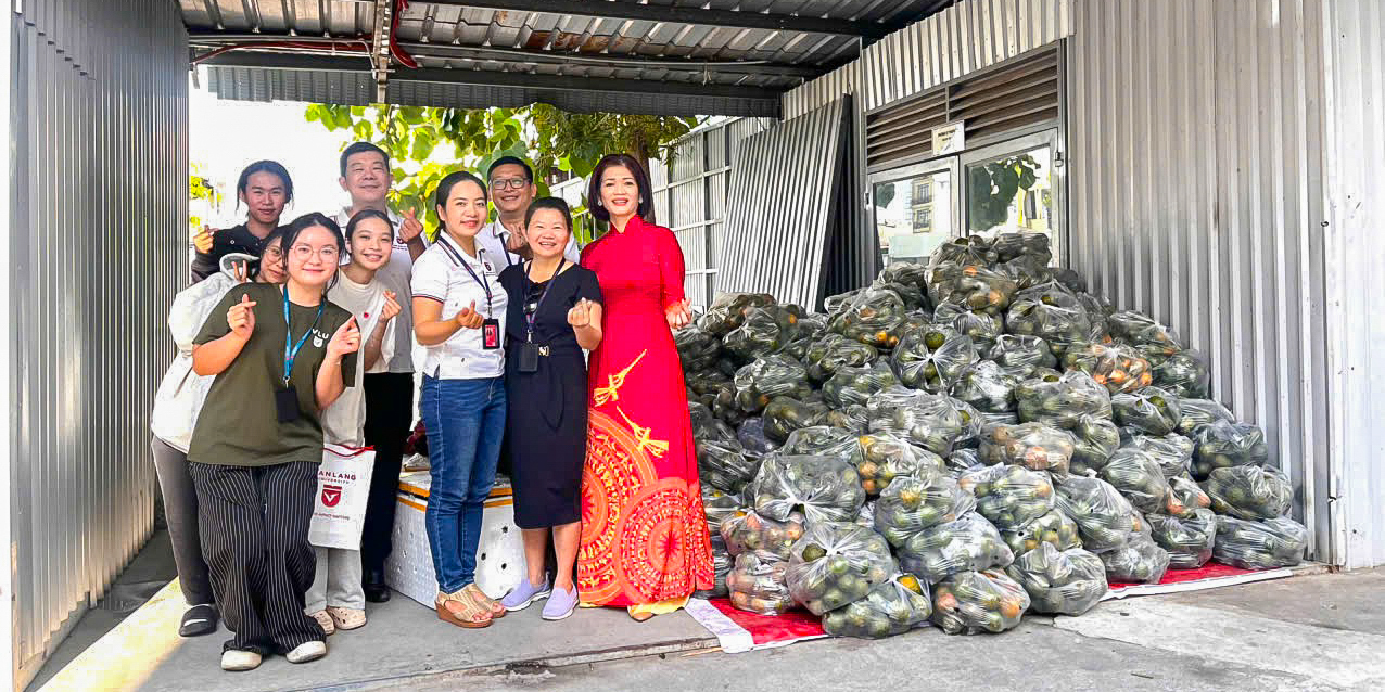 cong-doan-truong-dai-hoc-van-lang-lan-toa-tinh-than-se-chia-giai-cuu-6,5-tan-cam-vinh-Long-a.jpg