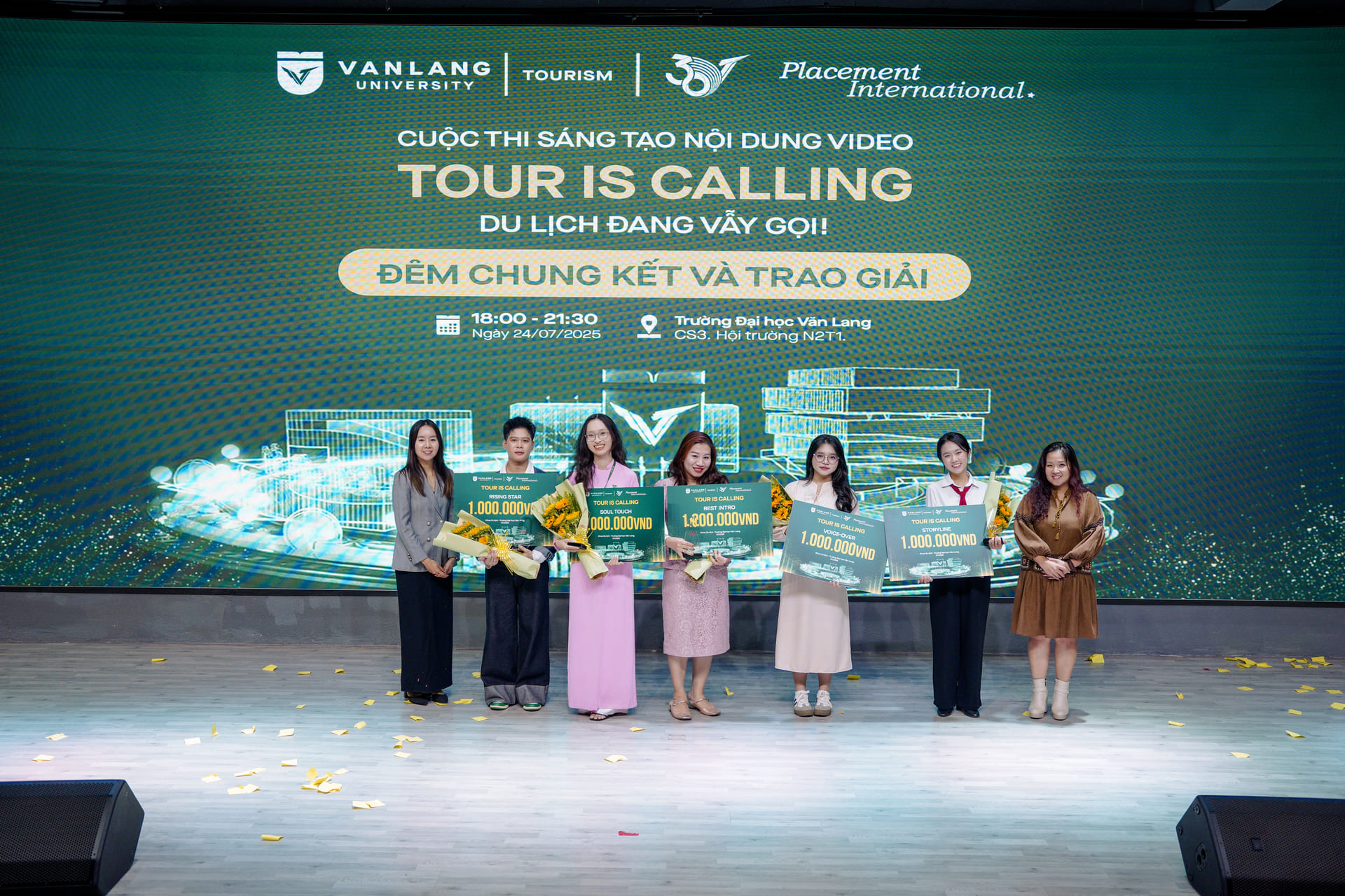dem-chung-ket-tour-is-calling-2025-khoa-du-lich-van-lang-khoi-day-sang-tao,-tai-nang-qua-nhung-i.jpg