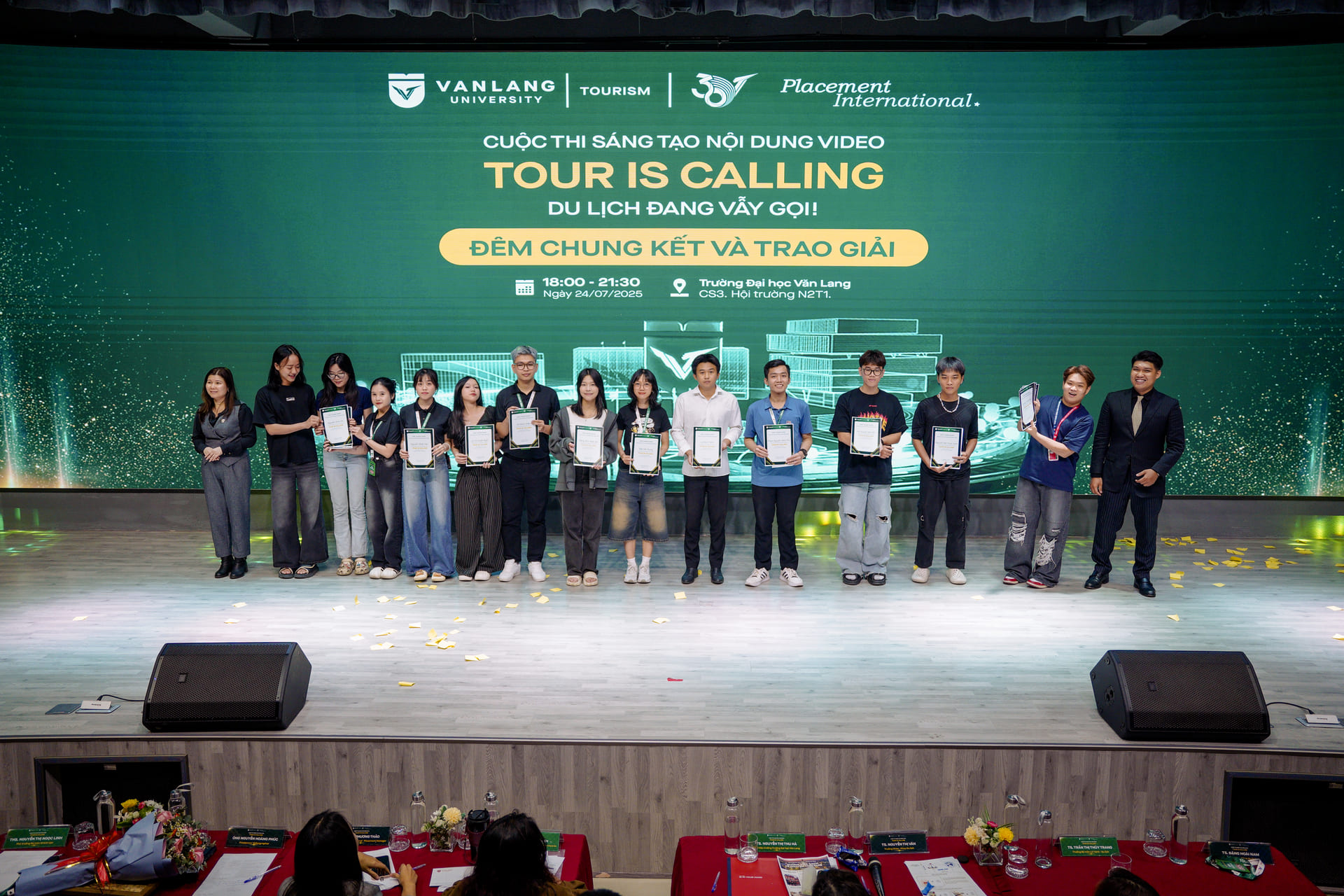 dem-chung-ket-tour-is-calling-2025-khoa-du-lich-van-lang-khoi-day-sang-tao,-tai-nang-qua-nhung-k.jpg