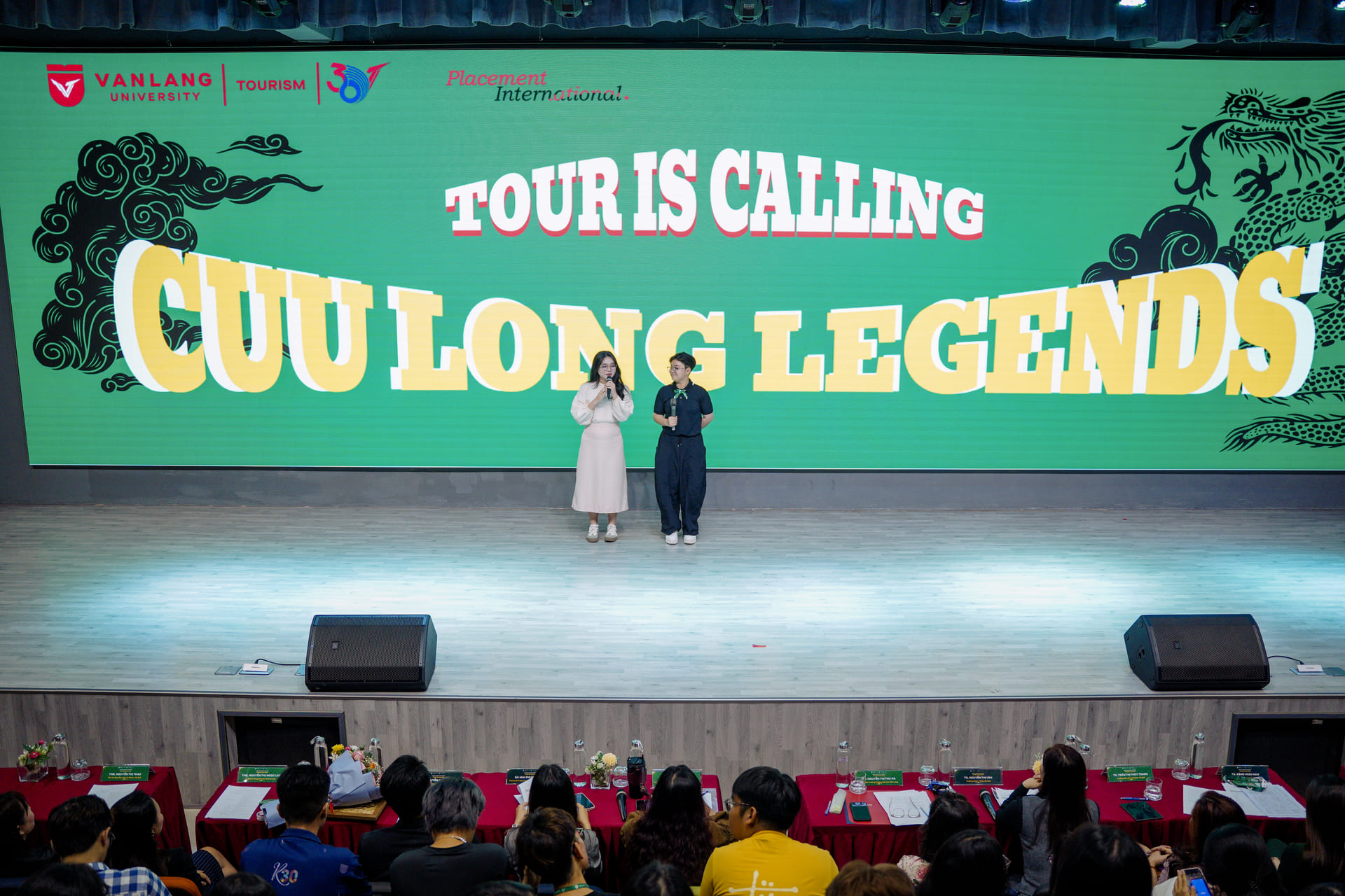 dem-chung-ket-tour-is-calling-2025-khoa-du-lich-van-lang-khoi-day-sang-tao,-tai-nang-qua-nhung-thuoc-e.jpg