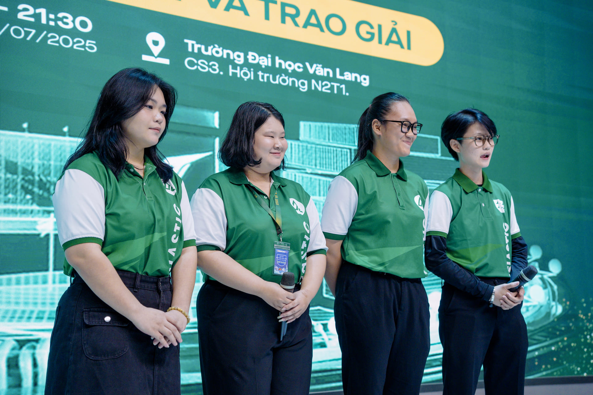 dem-chung-ket-tour-is-calling-2025-khoa-du-lich-van-lang-khoi-day-sang-tao,-tai-nang-qua-nhung-thuoc-f.jpg