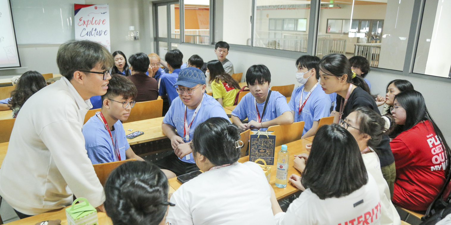 doan sinh vien hongkong tham quan (3).jpg