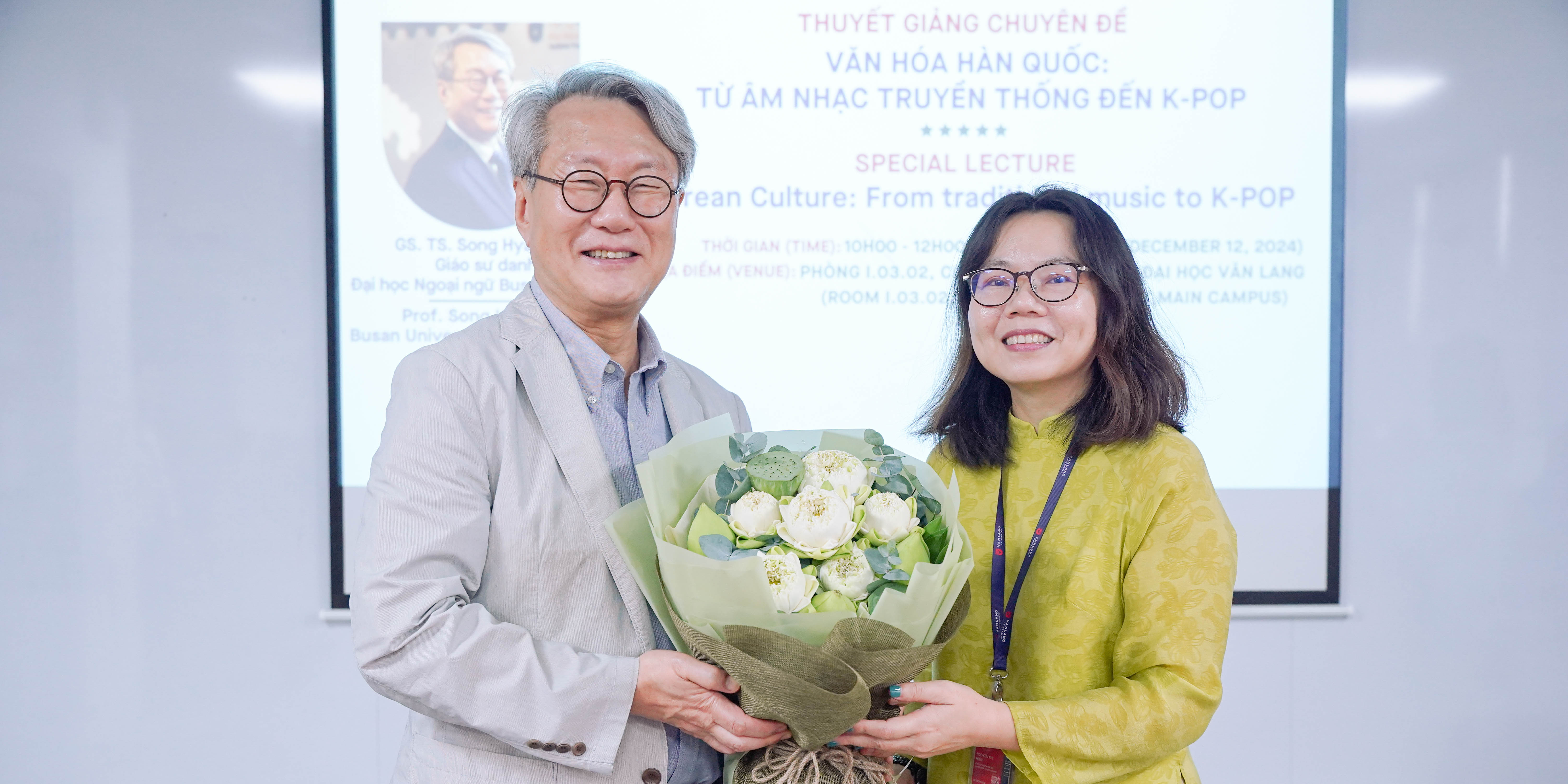 giao-su-danh-du-song-hyang-keun-dai-hoc-ngoai-ngu-busan-thuyet-giang-van-hoa-am-nhac-han-quoc-tai-truong-dai-hoc-van-lang-c.jpg