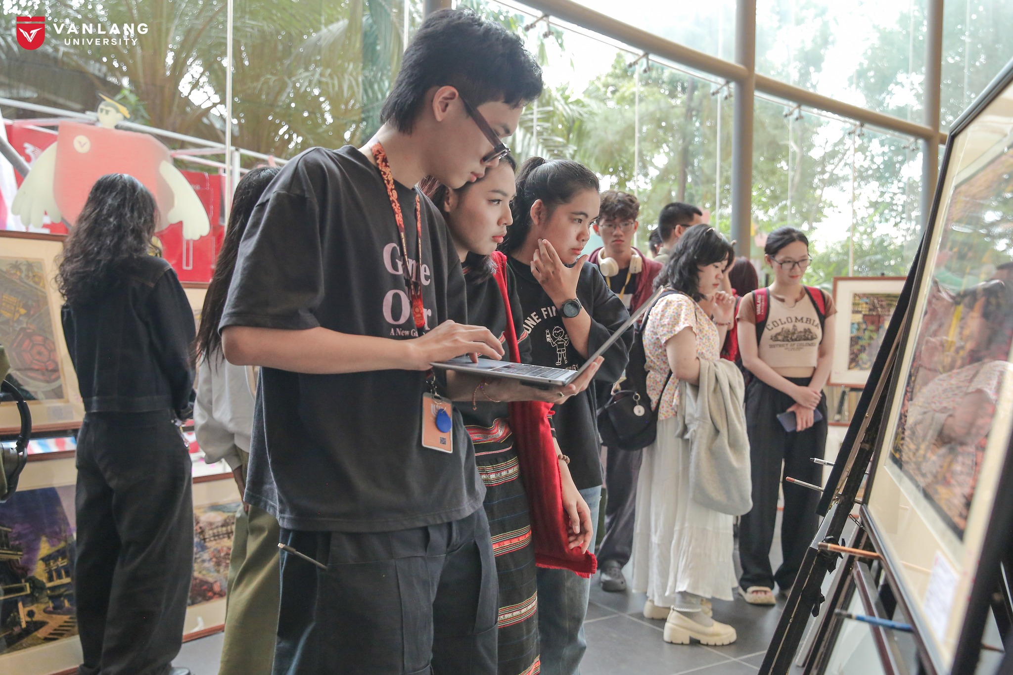 graphic-design-students-explore-vietnamese-materials-through-woodcut-printing-course-3.jpg