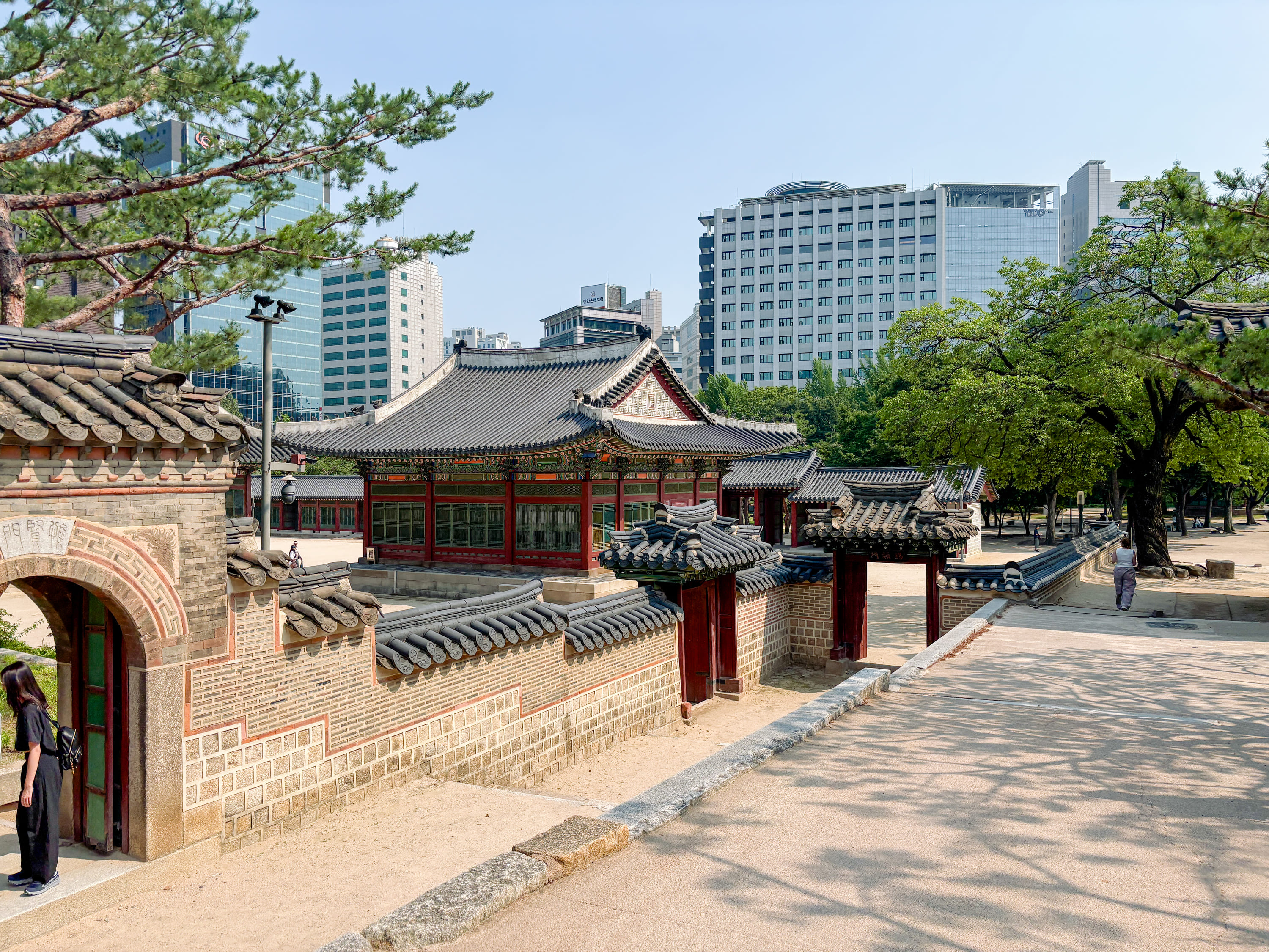hanh-trinh-kham-pha-van-hoa-va-kien-truc-han-quoc-cua-sinh-vien-van-lang-b.jpg