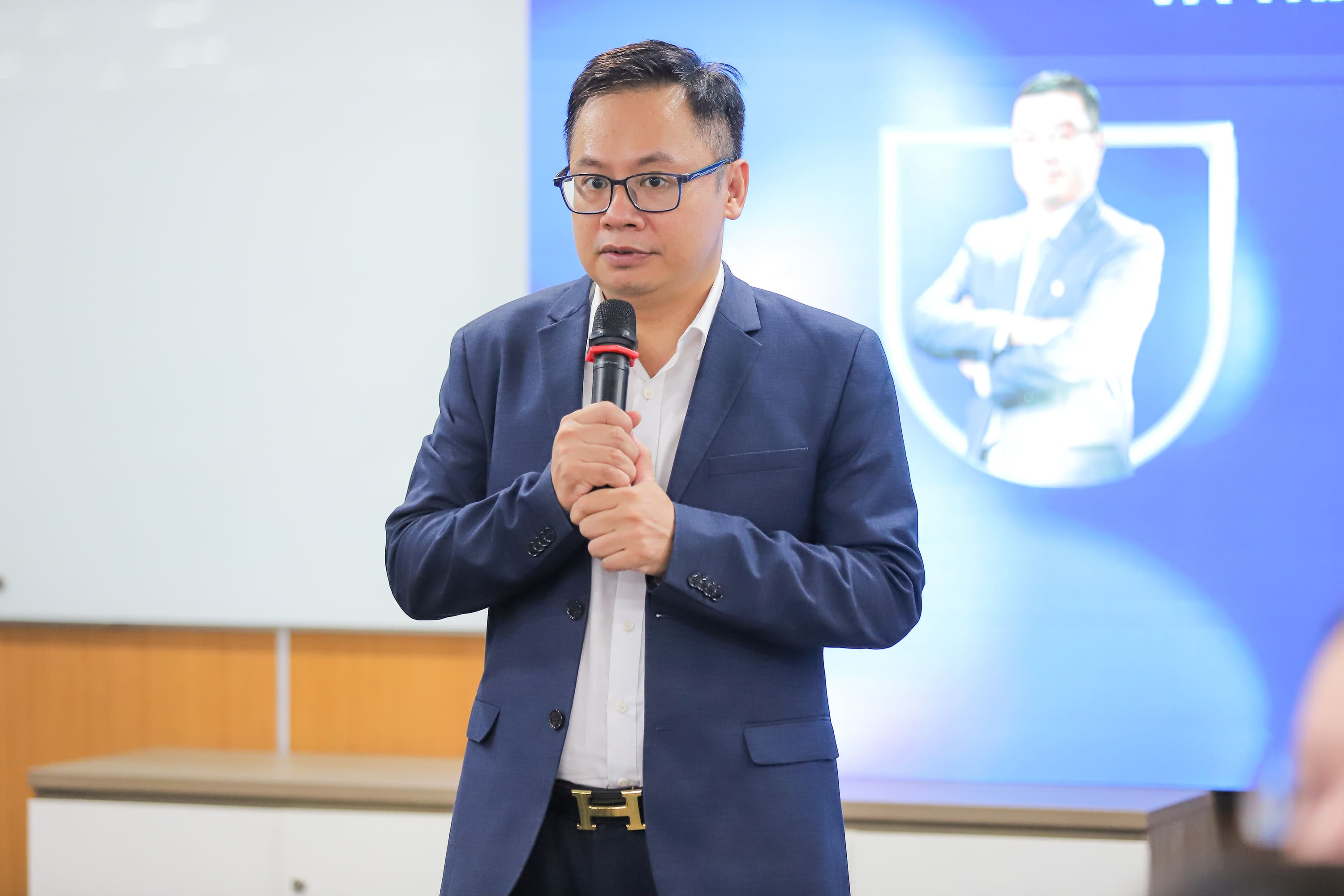 hoi-thao-khoa-hoc-kinh-te-tuan-hoan-tri-tue-nhan-tao-dinh-hinh-tu-duy-phat-trien-ky-nguyen-moi-a.jpg