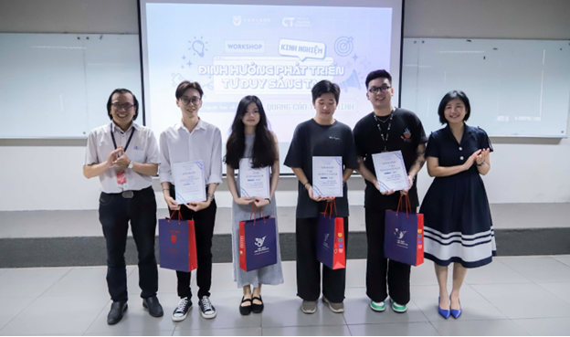 Có thể là hình ảnh về 6 người, mọi người đang học và văn bản
