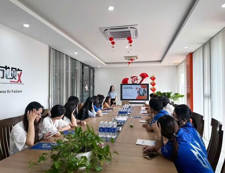 A group of people sitting at a table
AI-generated content may be incorrect.