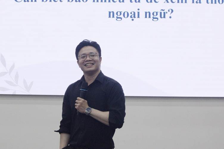 A person standing in front of a projection screen
AI-generated content may be incorrect.