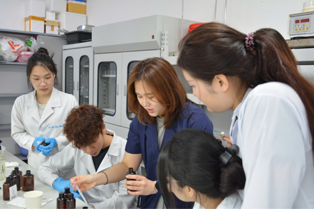 A group of people in lab coats
AI-generated content may be incorrect.