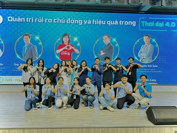 A group of people posing for a photo
AI-generated content may be incorrect.