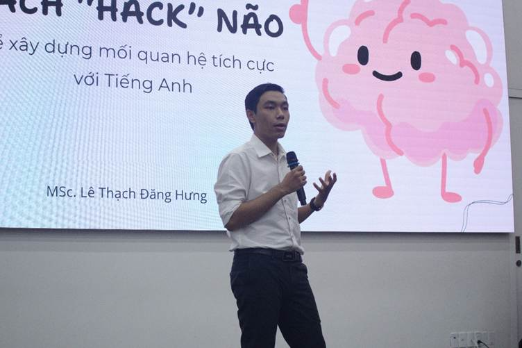 A person standing in front of a screen
AI-generated content may be incorrect.