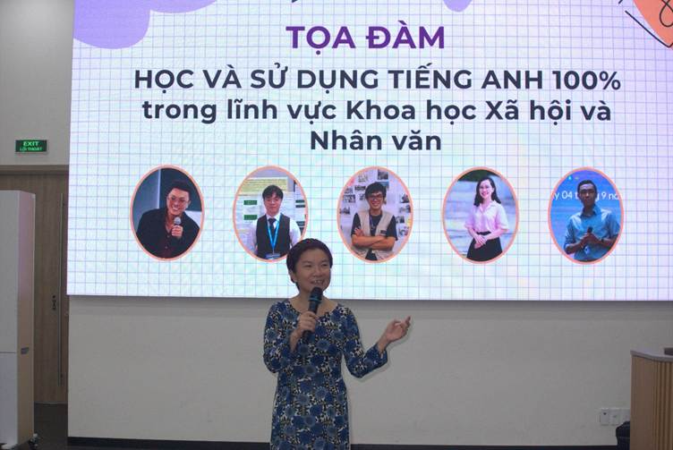 A person speaking into a microphone
AI-generated content may be incorrect.