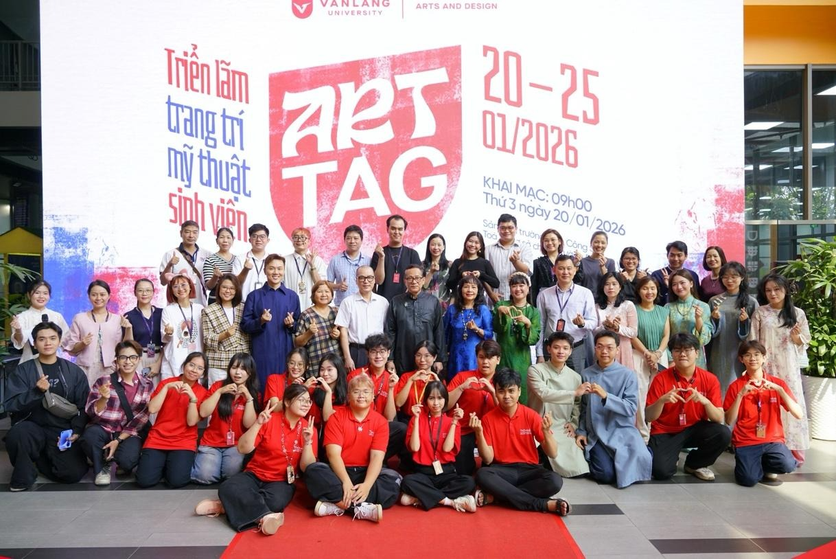 Có thể là hình ảnh về ‎một hoặc nhiều người và ‎văn bản cho biết '‎VANLAN AN NG UNIVERSITY ARTS AND DESIGN Triền lăm ץ يا ART 20-25 mỹ thuật 01/2026 TAG KH MAC: 09h00 5inh MAC:09 Thứ3 Tnanaayzoi8i22 Thứ3ngay2000 Thứ3ngày ngày 20/ 01/ 01/2026 trườn‎'‎‎