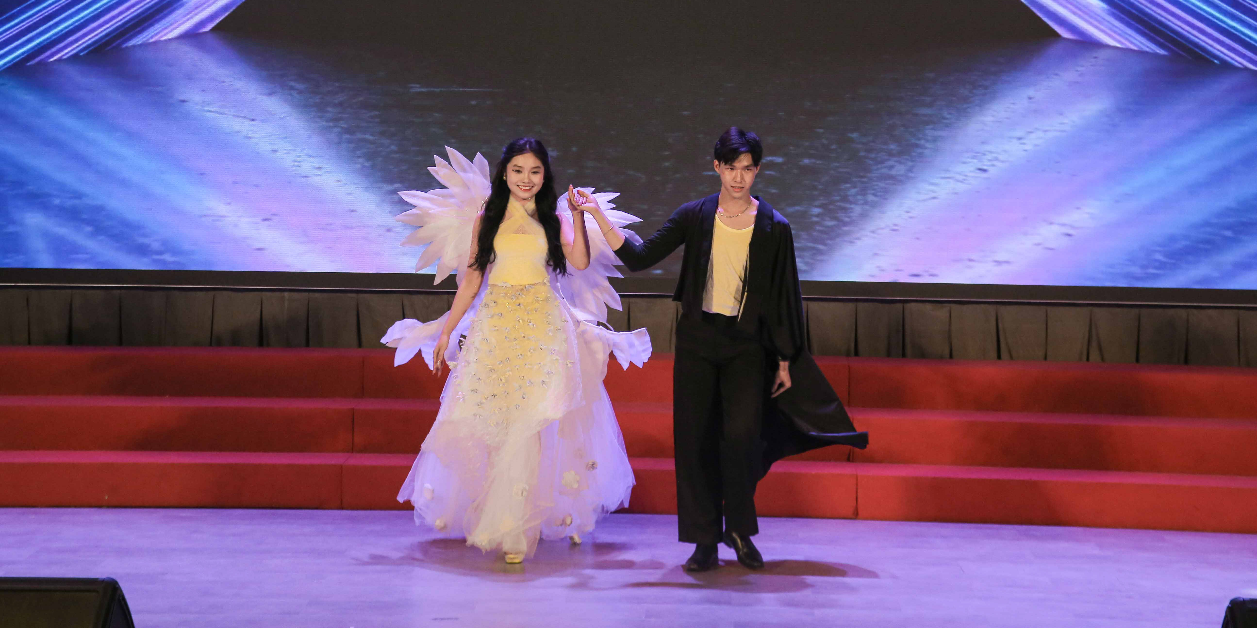 khoa-ky-thuat-y-hoc-to-chuc-le-khoac-ao-blouse-trang-va-tri-an-thay-co-nguoi-truyen-lua-tao-dung-tuong-lai-f.jpg