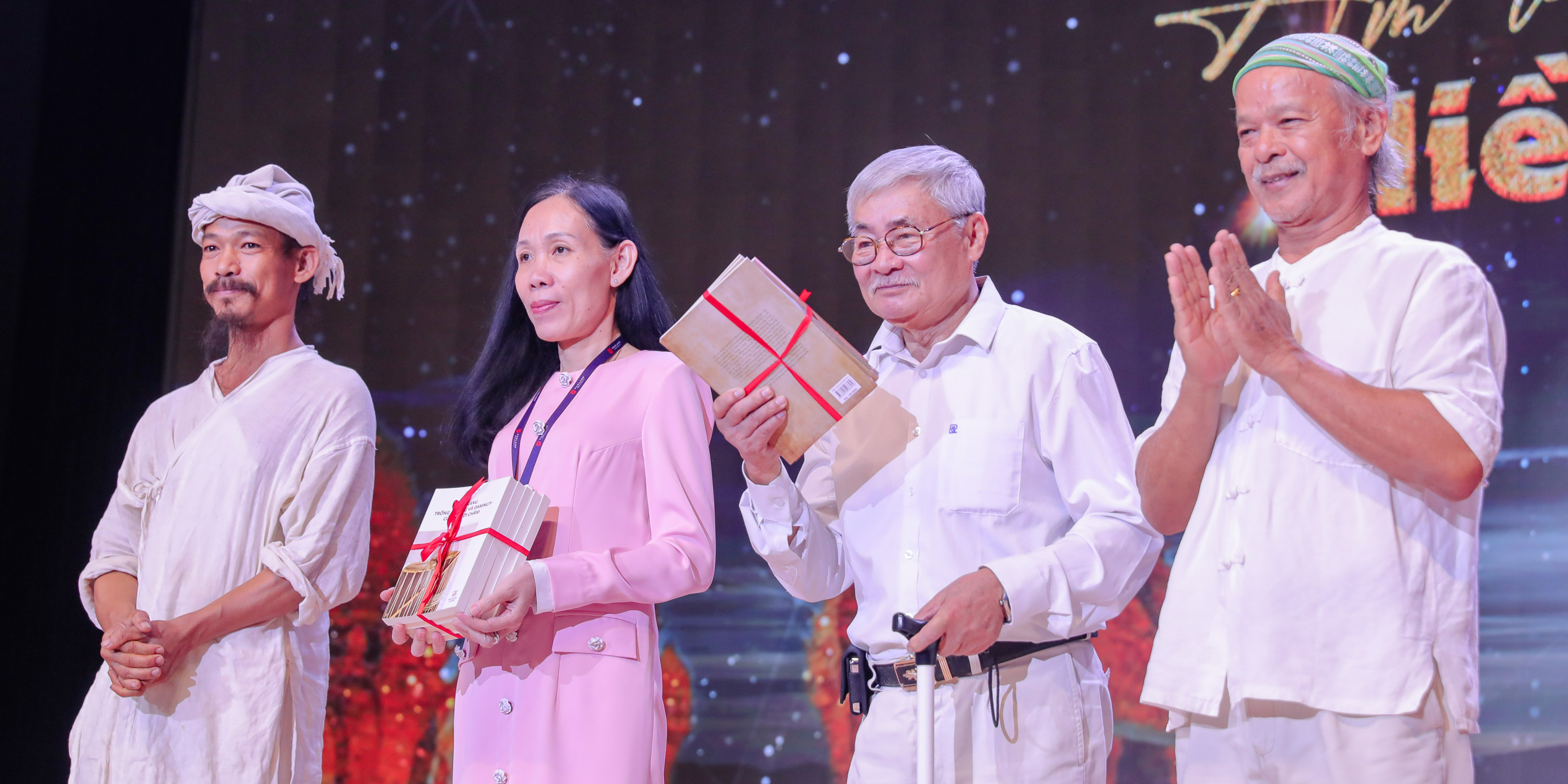 lang-nghe-am-vang-mien-thap-nang-kham-pha-net-dep-van-hoa-truyen-thong-cham-pa-e.jpg
