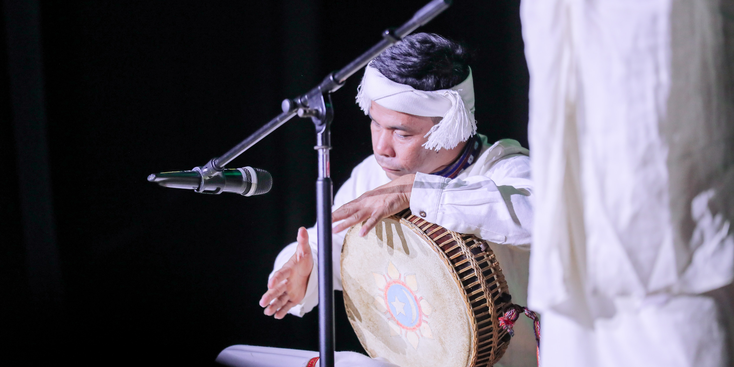 lang-nghe-am-vang-mien-thap-nang-kham-pha-net-dep-van-hoa-truyen-thong-cham-pa-g.jpg