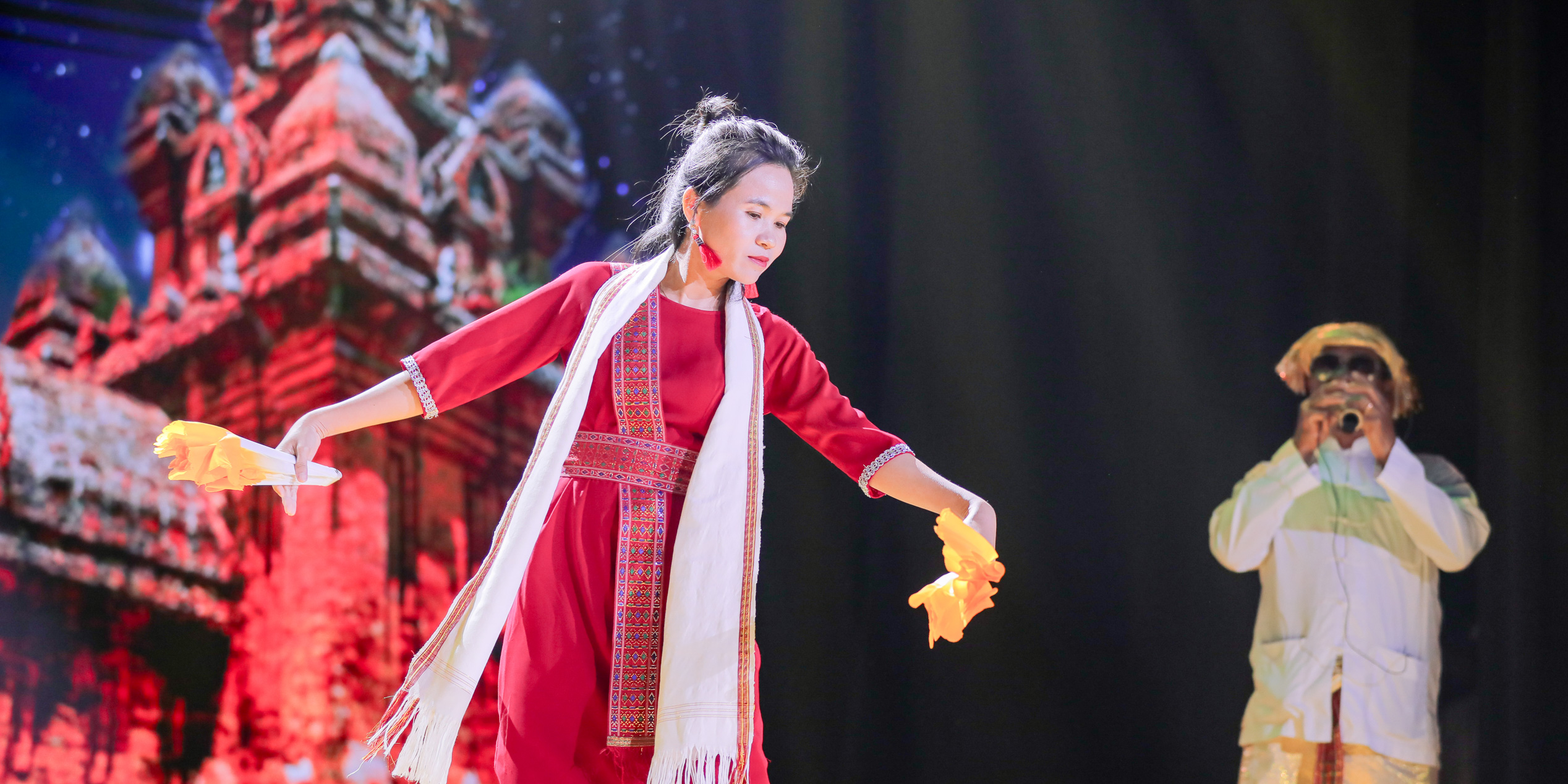 lang-nghe-am-vang-mien-thap-nang-kham-pha-net-dep-van-hoa-truyen-thong-cham-pa-k.jpg