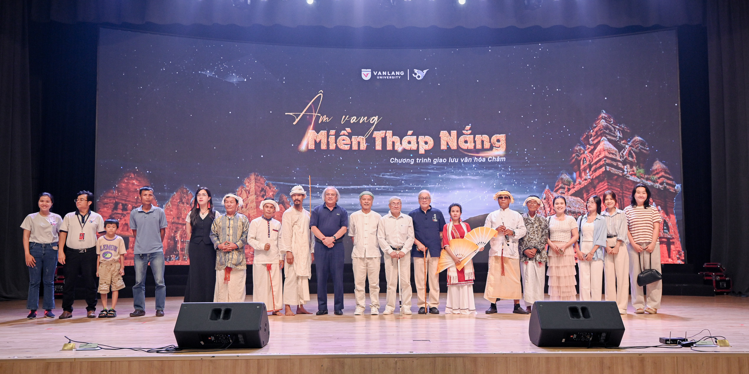 lang-nghe-am-vang-mien-thap-nang-kham-pha-net-dep-van-hoa-truyen-thong-cham-pa-m.jpg