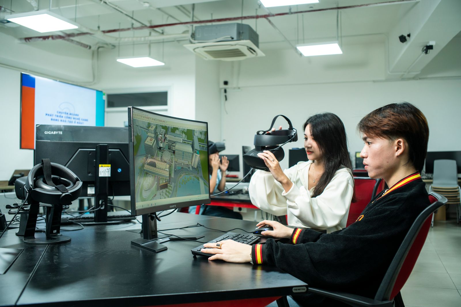 Ứng dụng AI trong đào tạo ngành Công nghệ Thông tin tại Trường Đại học Văn  Lang