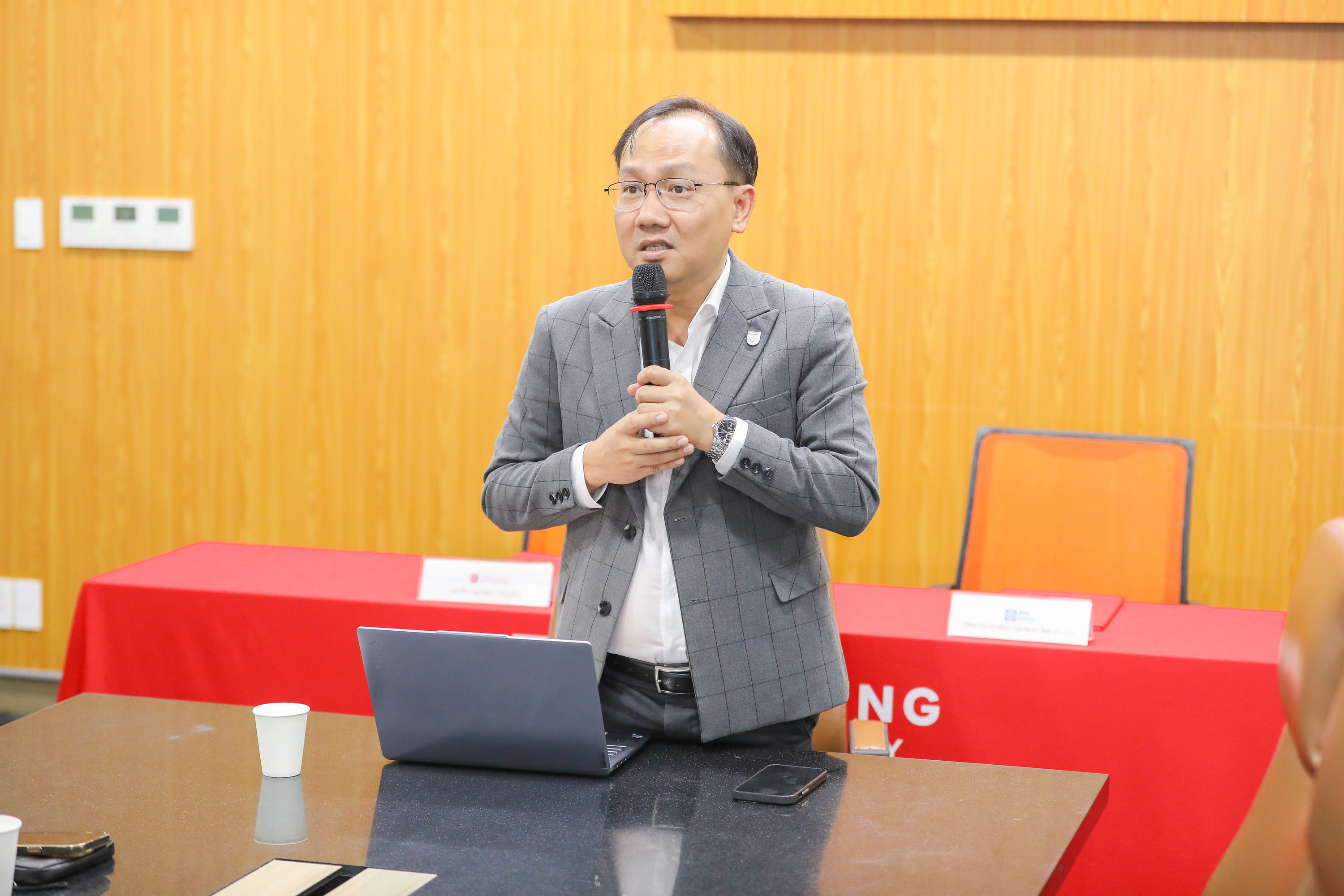 le-ky-ket-mou-giua-truong-dai-hoc-van-lang-va-tap-doan-ipa-tang-cuong-hop-tac-dao-tao-gan-voi-thuc-tien-c.jpg
