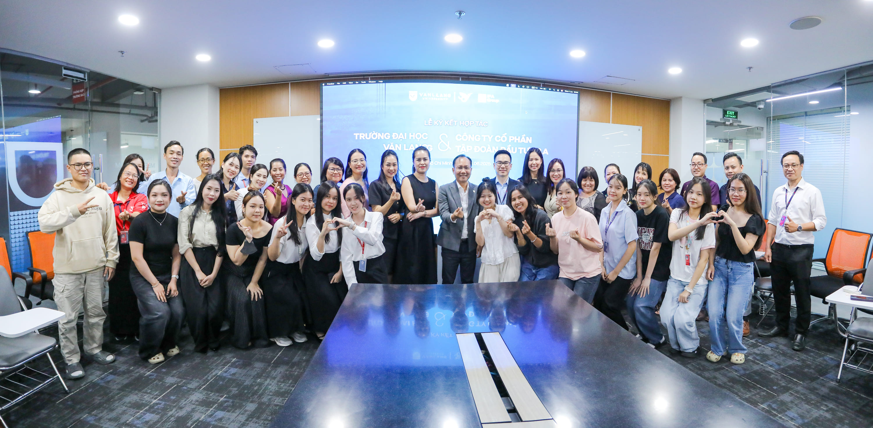 le-ky-ket-mou-giua-truong-dai-hoc-van-lang-va-tap-doan-ipa-tang-cuong-hop-tac-dao-tao-gan-voi-thuc-tien-f.jpg