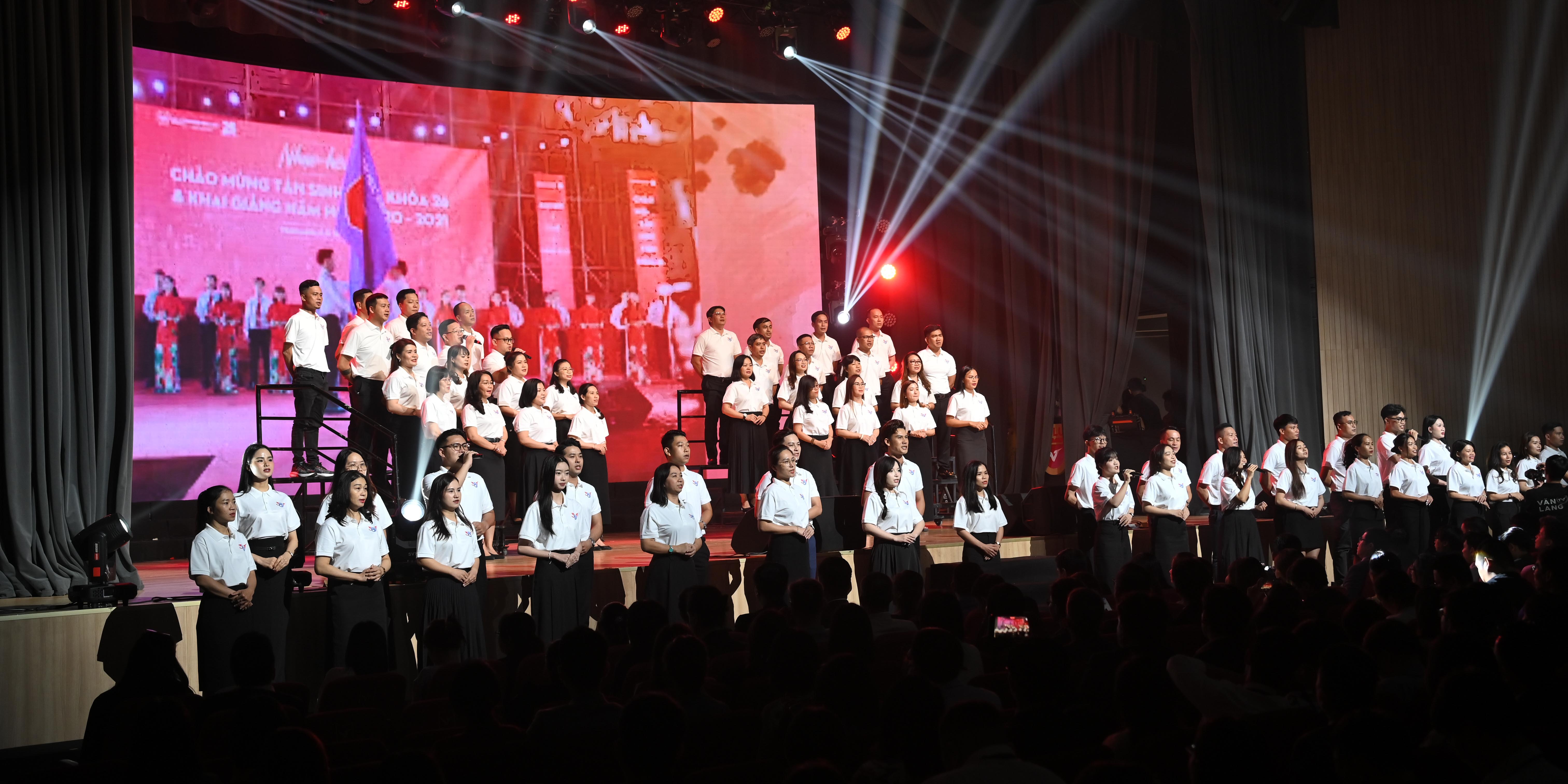 le-ky-niem-42-nam-ngay-nha-giao-viet-nam-ton-vinh-su-cong-hien-cua-cac-thay-co-vlu-f.jpg