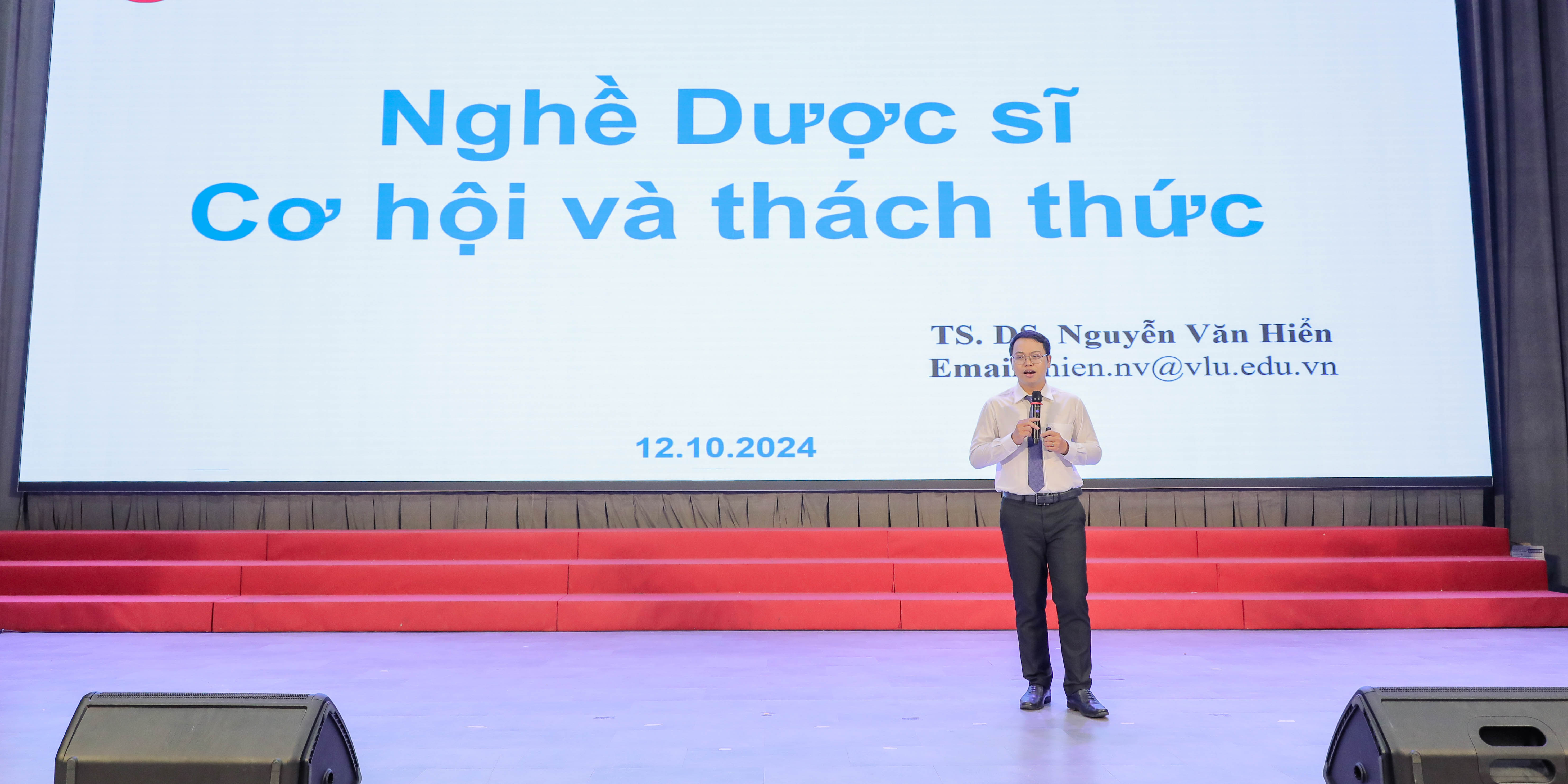 le-nhap-mon-va-ket-nghia-khoa-duoc-cung-k30-tim-hieu-ve-co-hoi-va-xu-the-nghe-nghiep-a.jpg