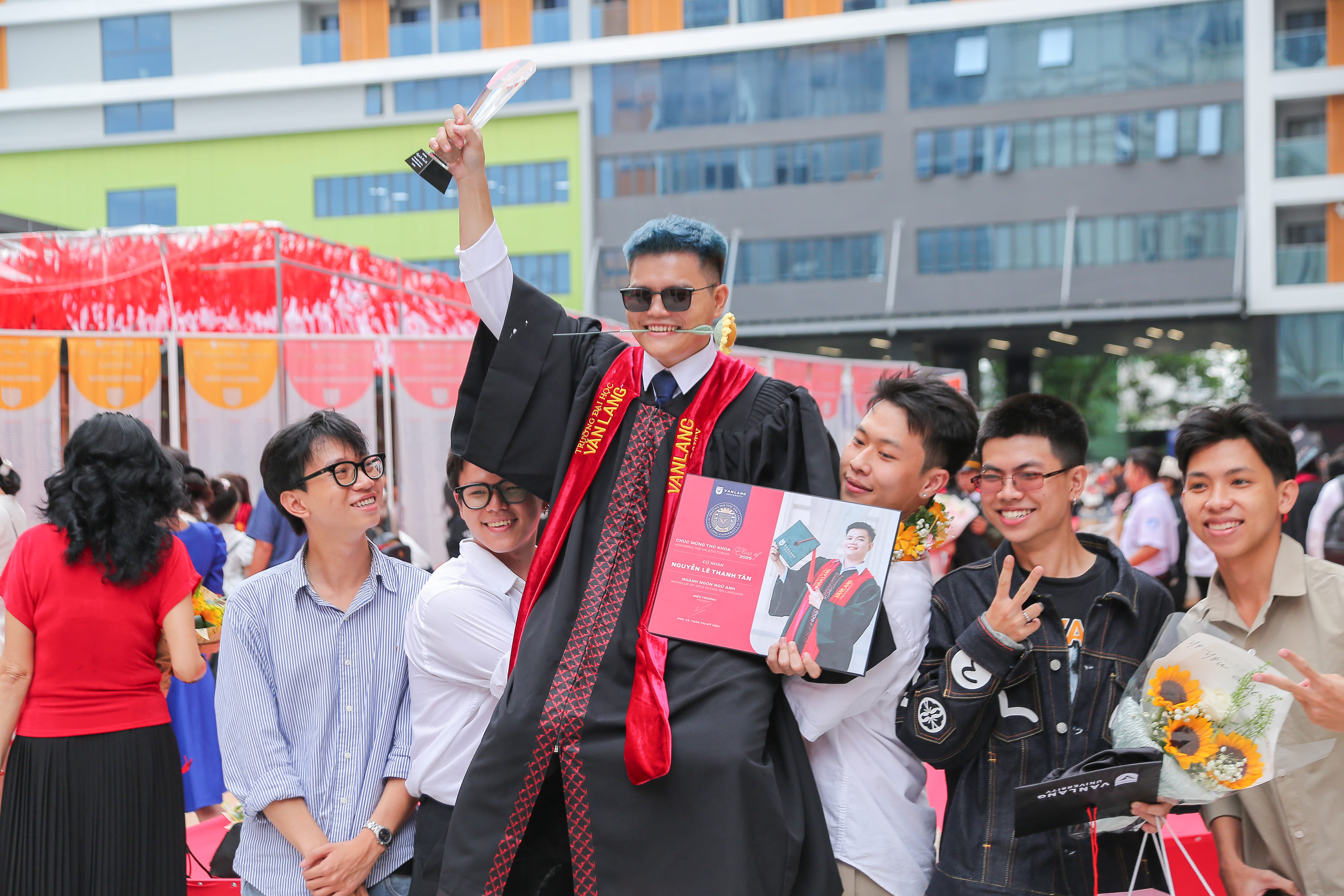 le-tot-nghiep-dai-hoc-cao-hoc-nam-2025-toi-chon-van-lang-hanh-trinh-xung-dang-s.jpg