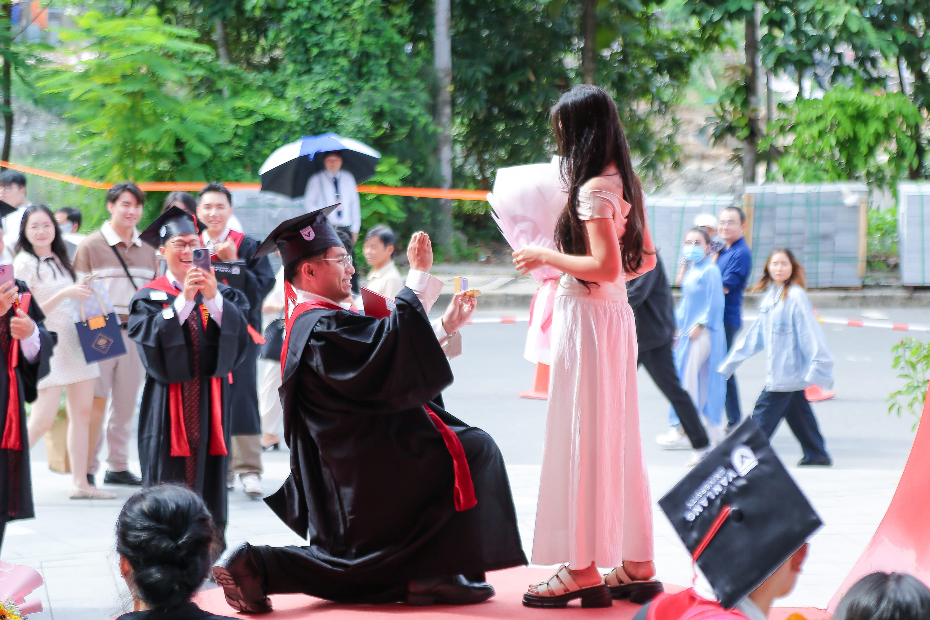 le-tot-nghiep-dai-hoc-cao-hoc-nam-2025-toi-chon-van-lang-hanh-trinh-xung-dang-t.jpg