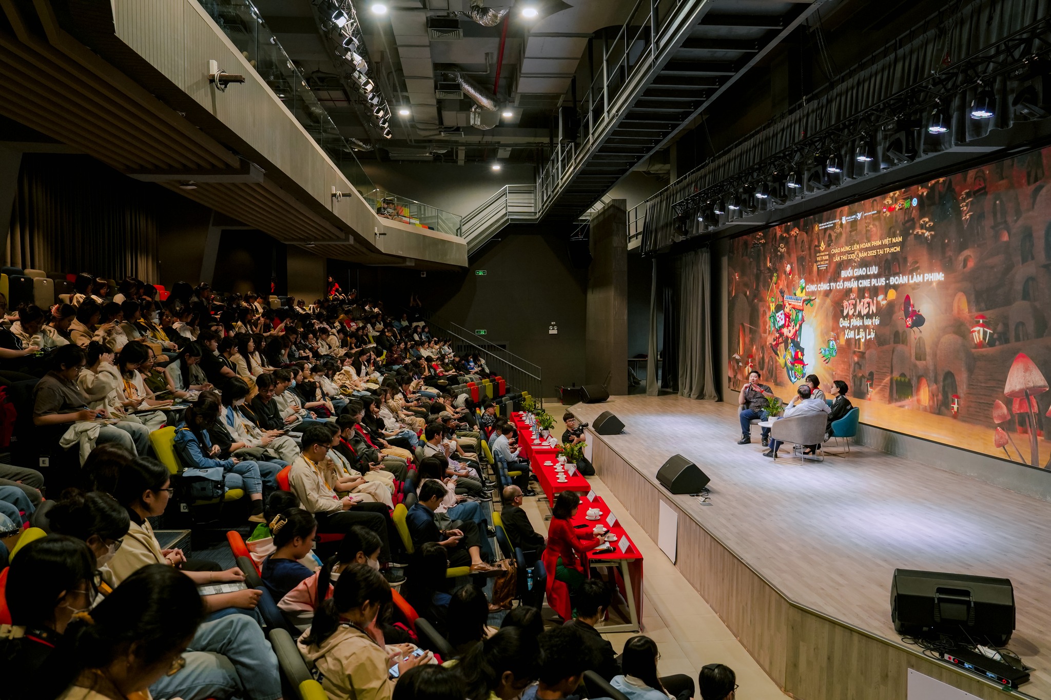 learning-from-de-men-vlu-students-explore-the-narrative-economy-d.jpg
