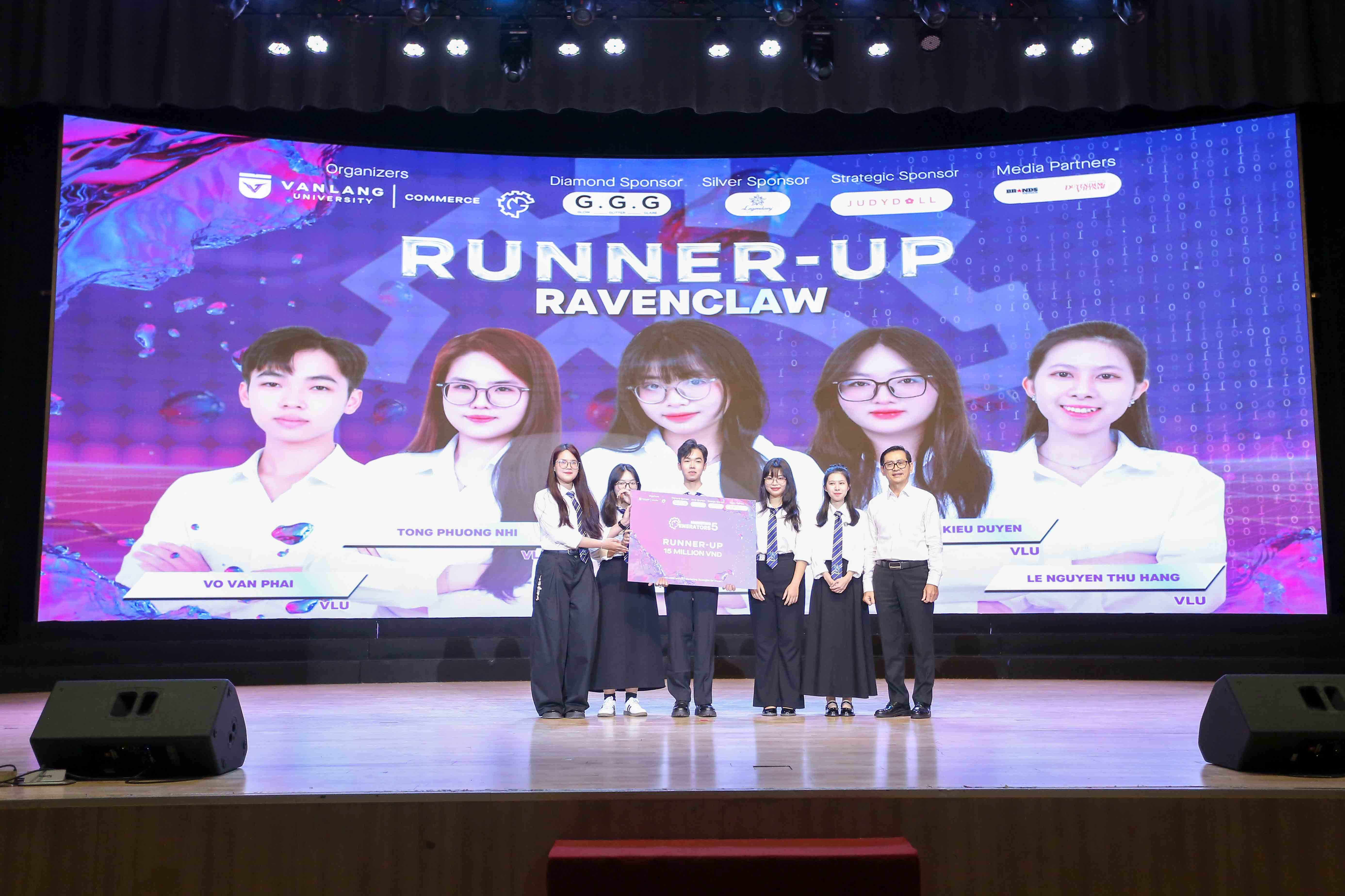 marketing-generators-mua-5-san-choi-hoc-thuat-gan-voi-thuc-tien-nganh-marketing-trong-boi-canh-ai-e.jpg