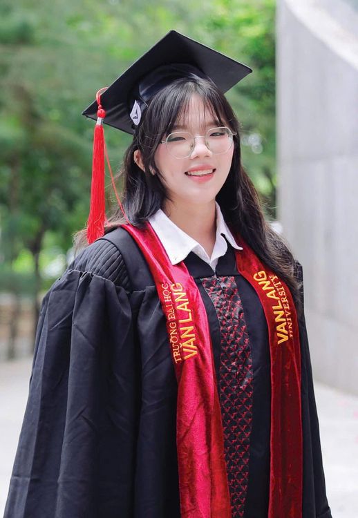 LÊ THỊ KHÁNH LINH