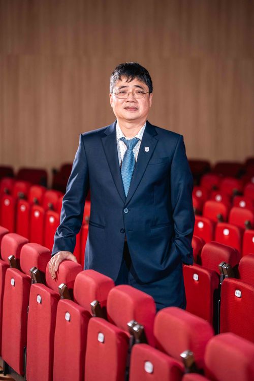 DENTIST. MR. NGUYEN TAN HUNG