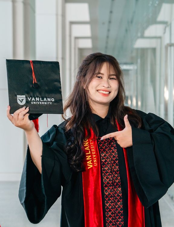 TRẦN ĐOÀN MINH HƯƠNG