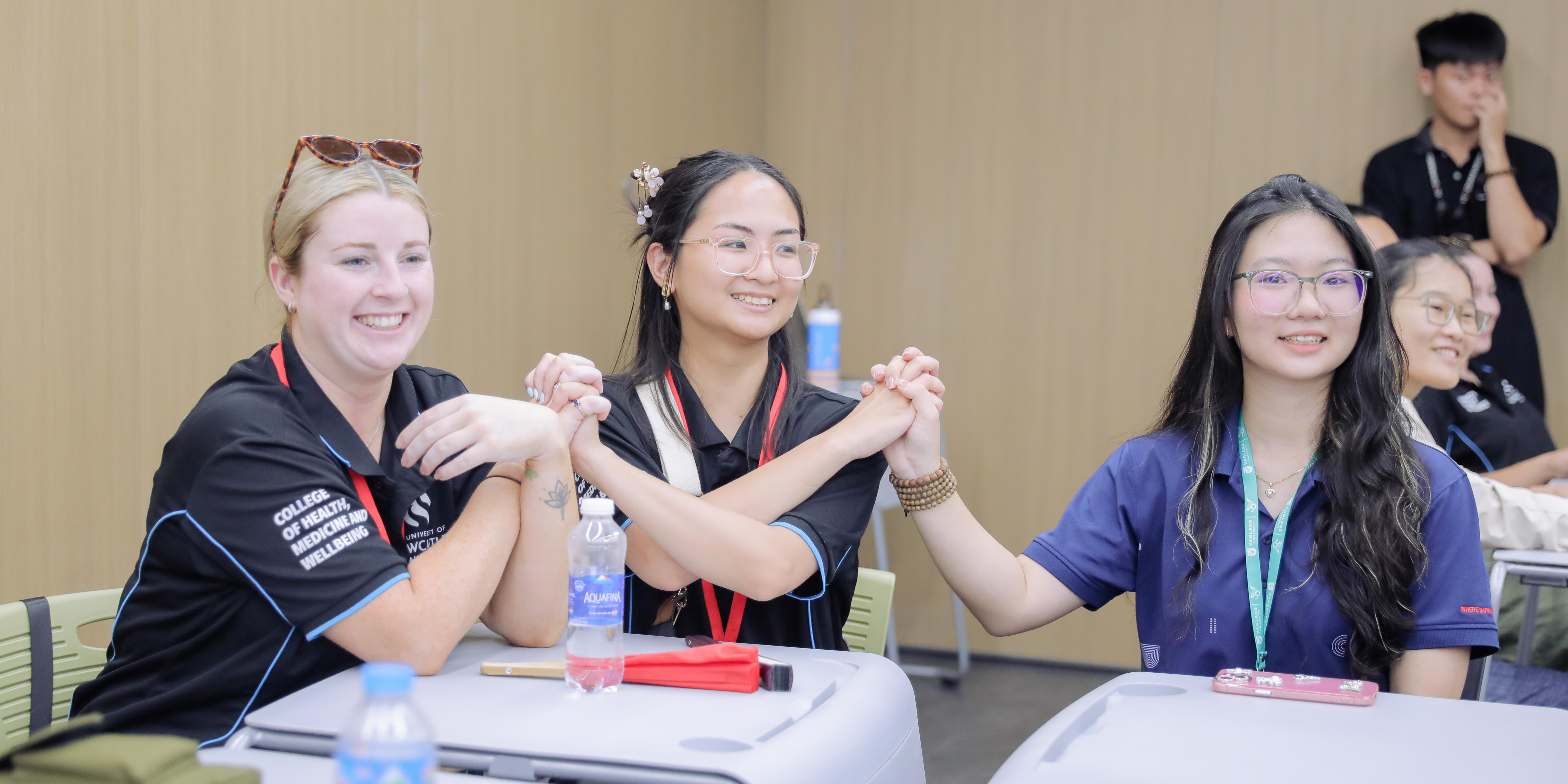 mot-ngay-tham-quan-vlu-day-thu-vi-cua-doan-sinh-vien-y-khoa-dai-hoc-newcastle-uc-i.jpg